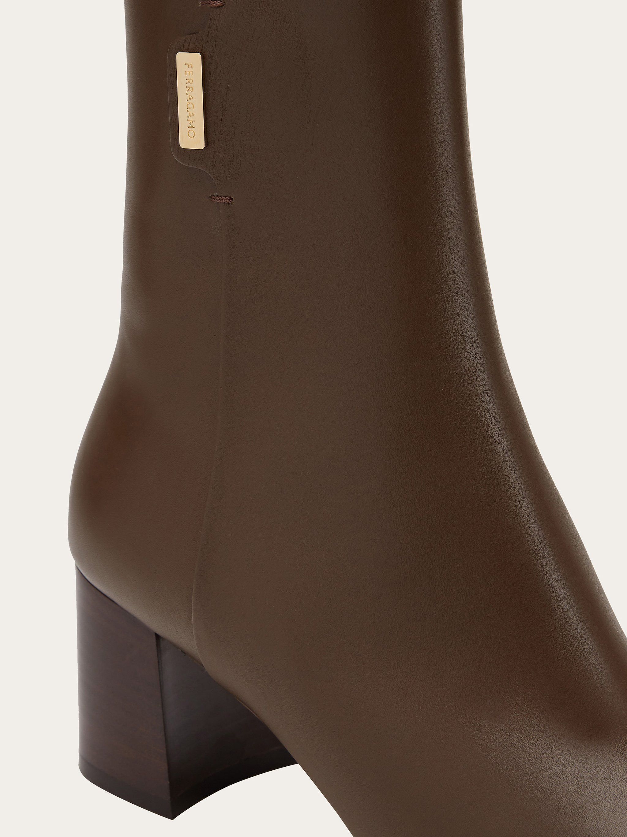 Salvatore Ferragamo o1s1rm0924 Ankle Boots in Dark Brown Size US 8.5 / IT 38.5 - 7 Thumbnail