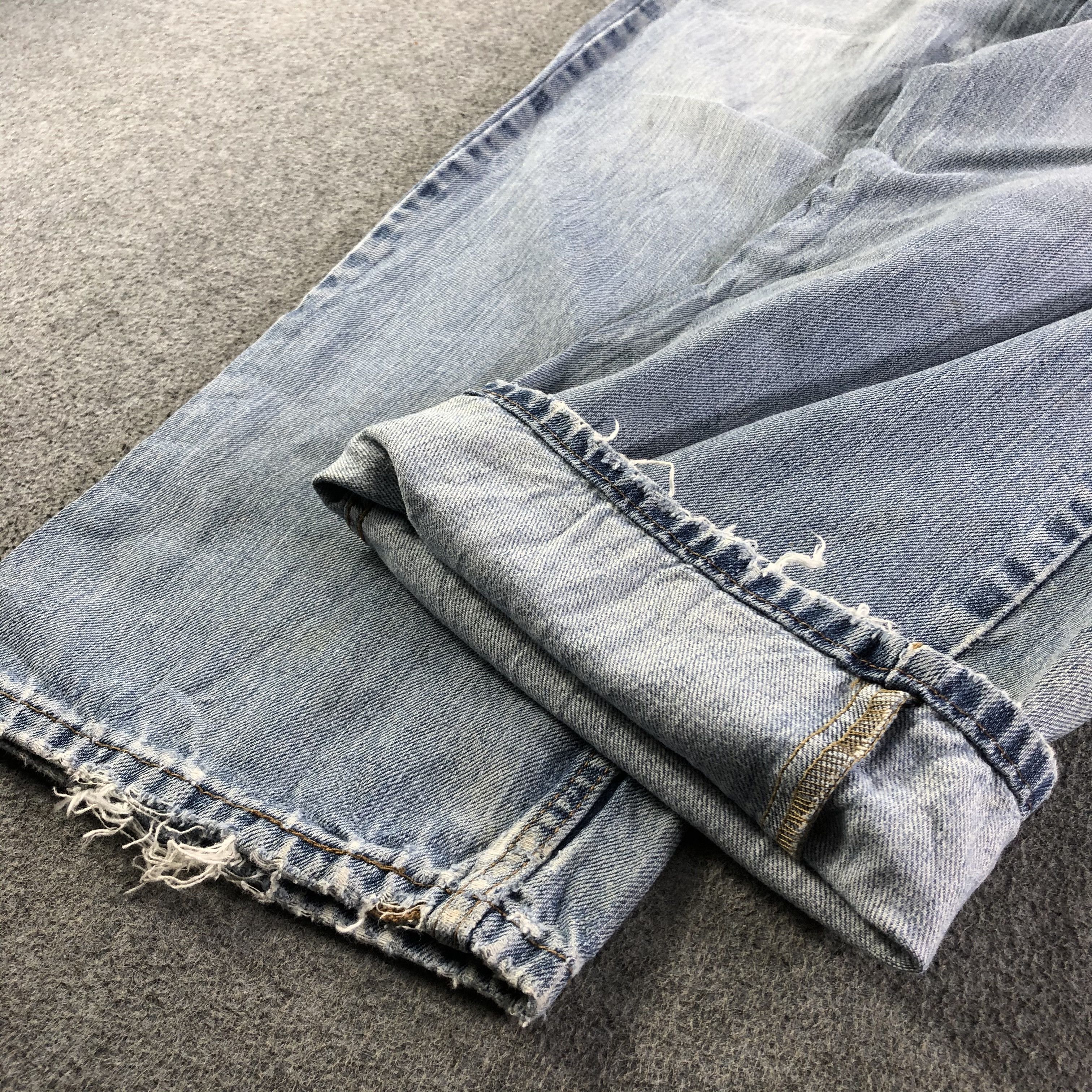 Levi's Vintage Blue Wash Levis 569 Jeans-J4273 Size US 37 - 7 Thumbnail