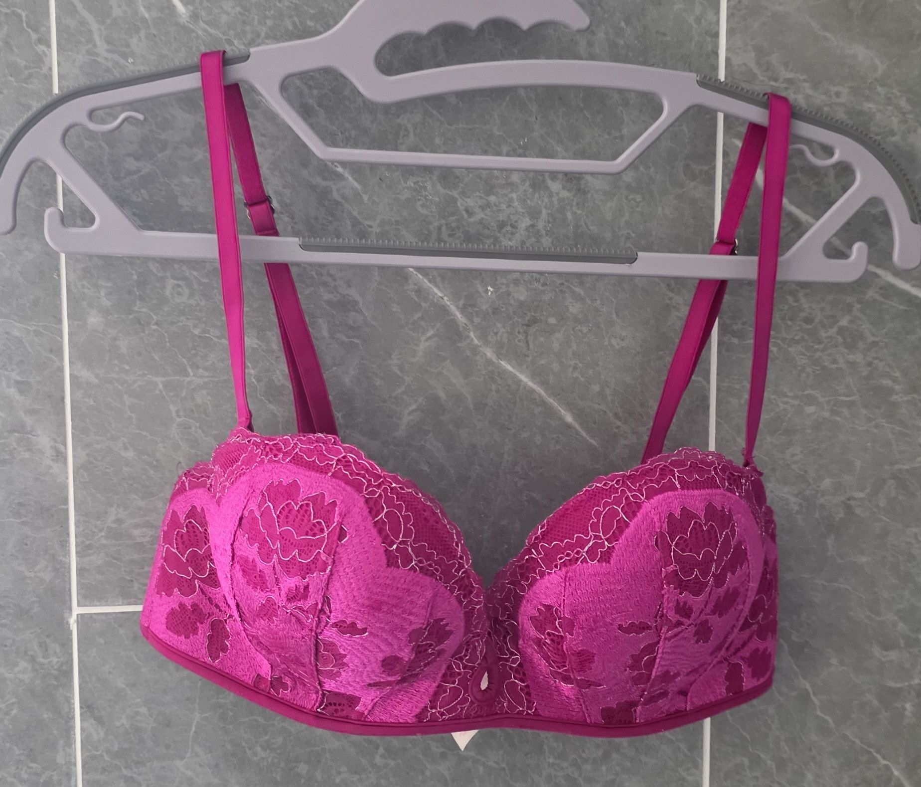 Victoria's Secret Victoria's Secret Bombshell Strapless Push Up Bra Pink 32B Size ONE SIZE - 1 Thumbnail