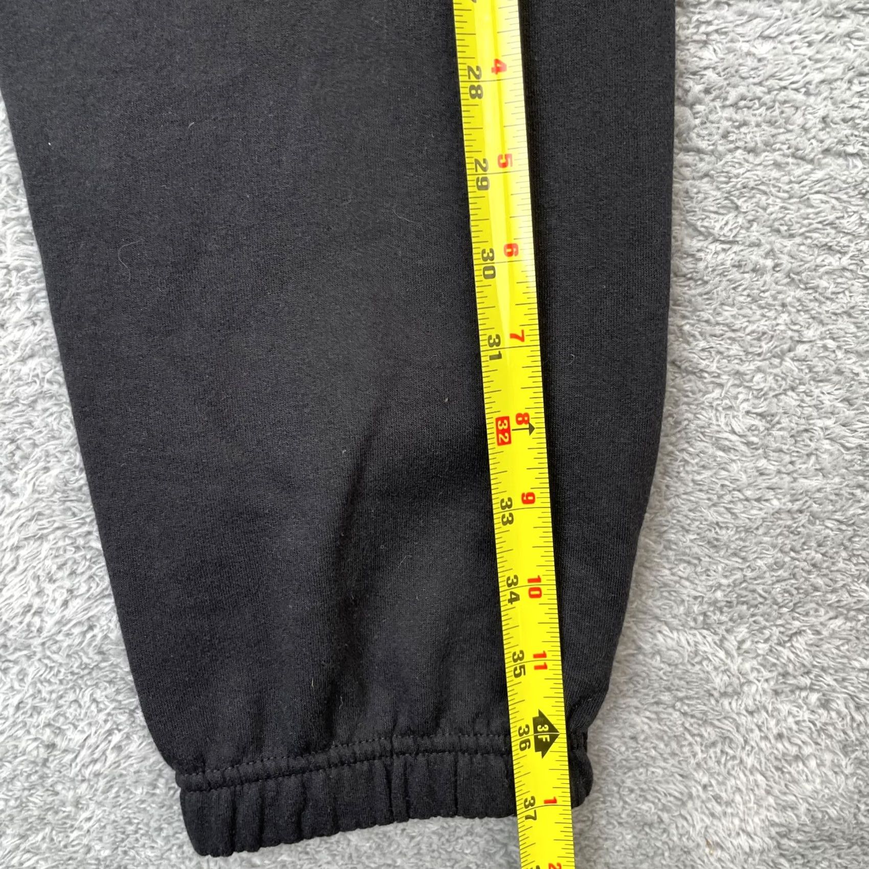 Vintage Deadpool Pants Mens M Black Joggers Sweatpants Marvel Embroidered Comics Jogger Regular Tapered Inseam 26 Pockets Lined Comfortable Easy Care Size US 31 - 7 Thumbnail