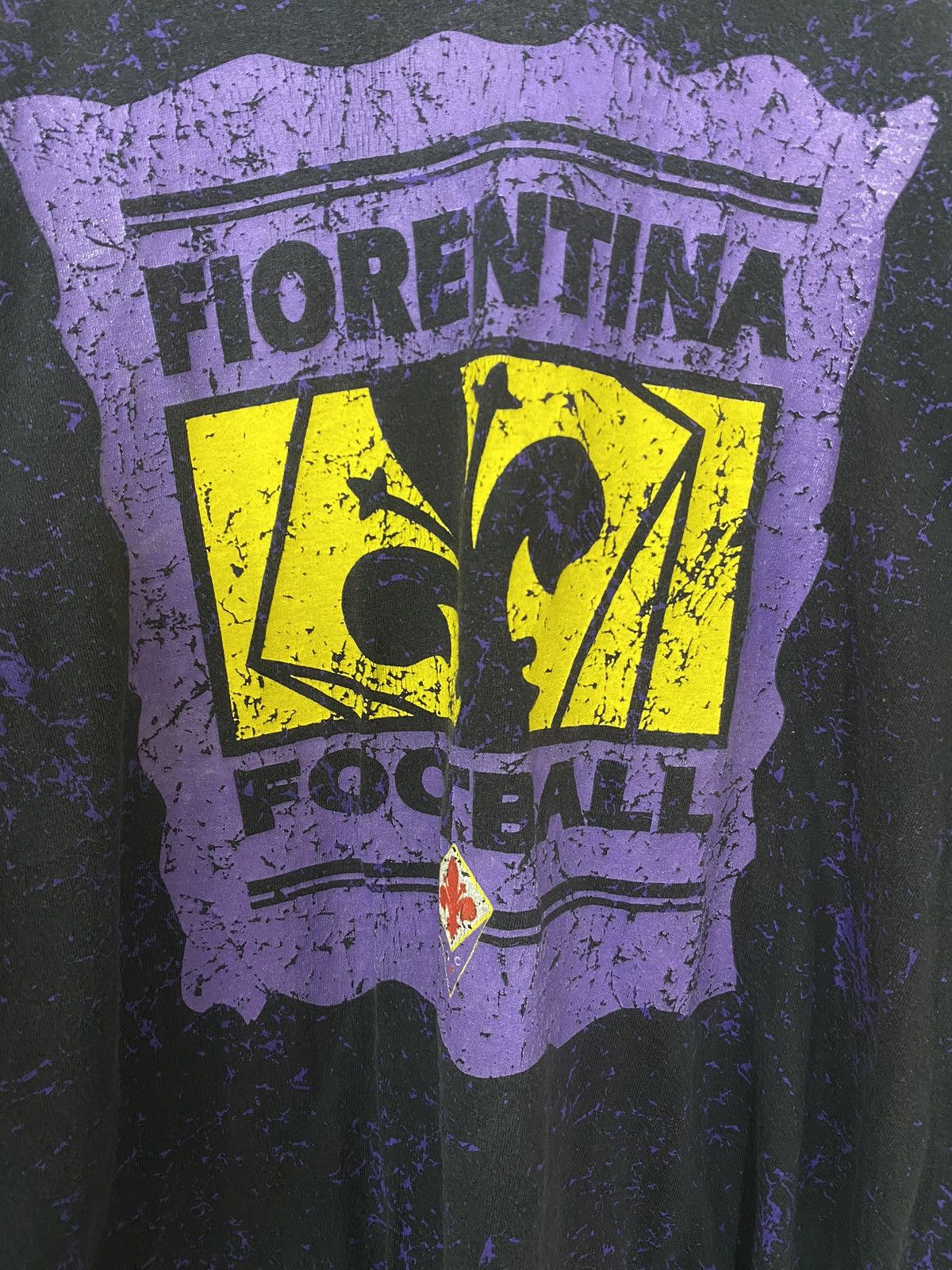Vintage ✅ VINTAGE FIORENTINA football club fullprint logo tee shirt Size US L / EU 52-54 / 3 - 3 Thumbnail