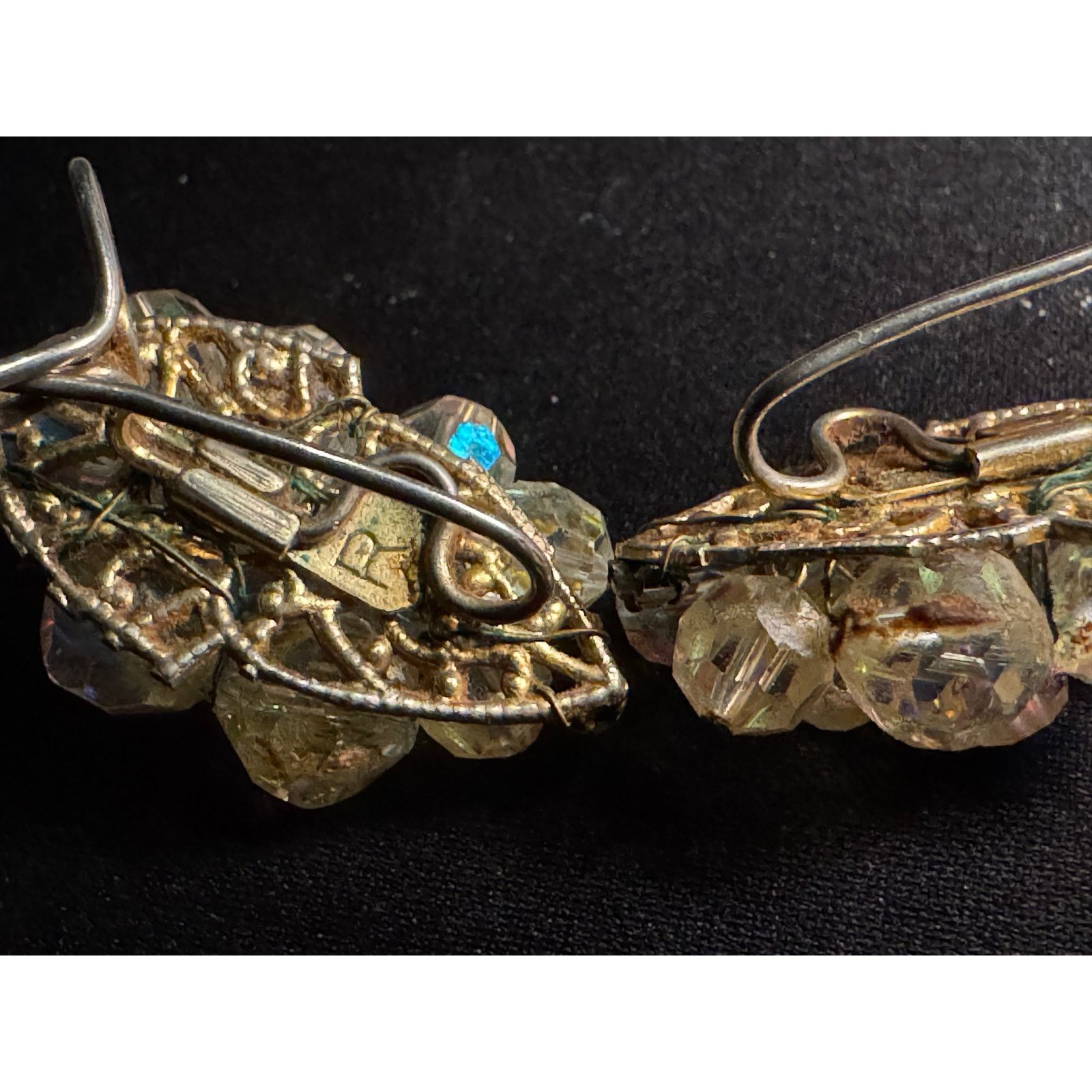 Other Vintage AB Glass Signed R Earrings Pierced Size ONE SIZE - 4 Thumbnail