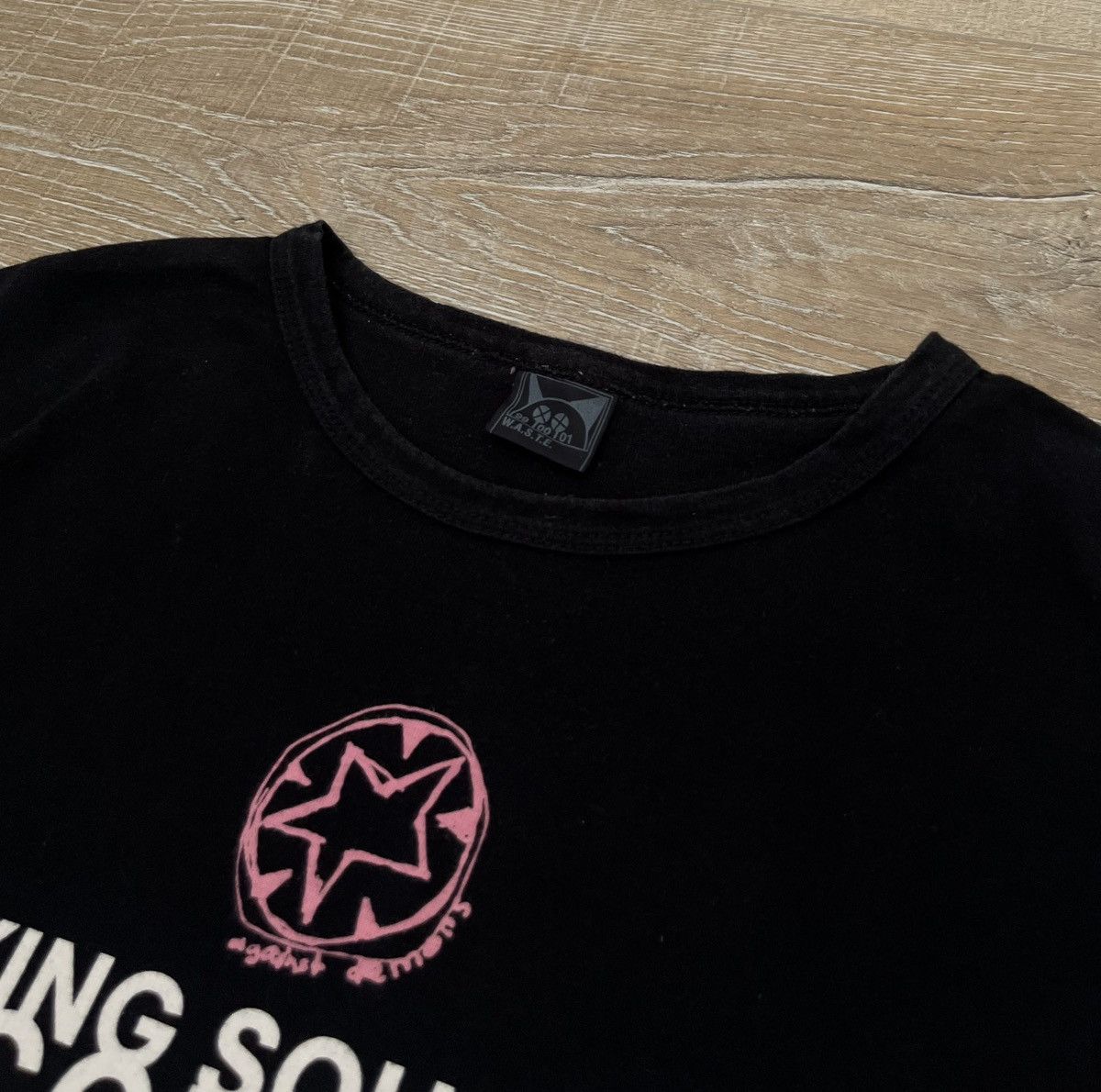 Band Tees RADIOHEAD 1997 KICKING SQUEALING GUCCI LITTLE PIGGY T-SHIRT Size US L / EU 52-54 / 3 - 3 Thumbnail