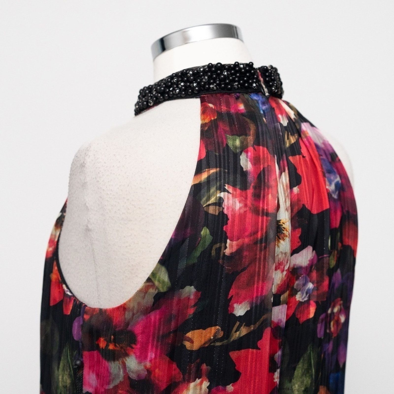 Adrianna Papell Adrianna Papell. Jeweled Mock Neck Floral Halter Jumpsuit. Size 28" / US 6 / IT 42 - 9 Thumbnail