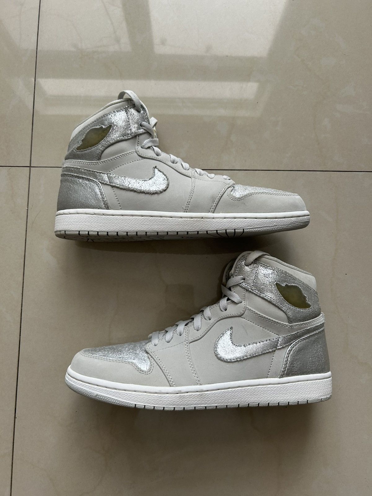 Jordan Brand 2006 Jordan 1 Silver CO JP with Suitcase Size US 11 / EU 44 - 1 Thumbnail