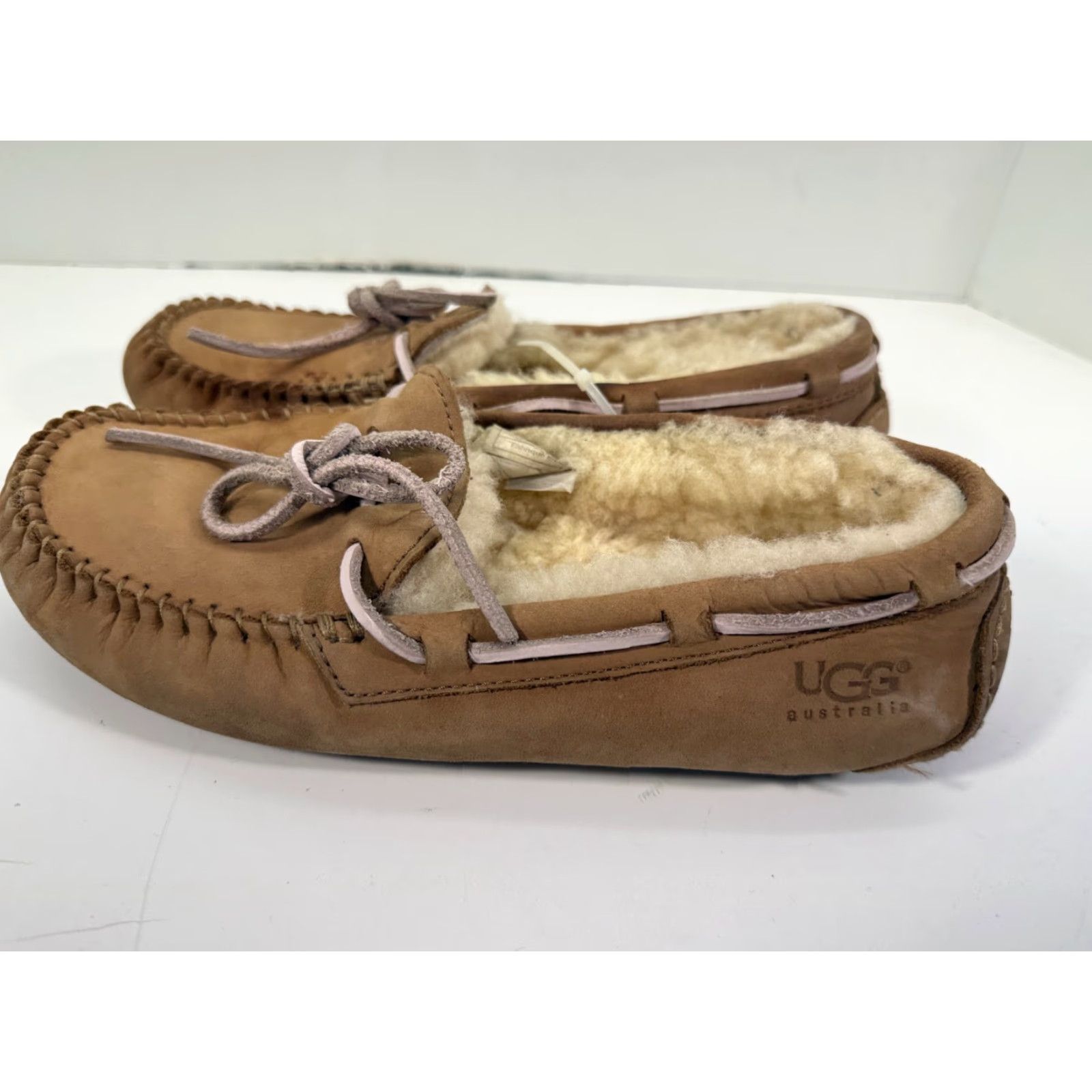 Ugg UGG Dakota Moccasins Slippers Women 8 Brown Sheepskin Lined Comfort Slip On Moccasin Shoes Womens Brown 8 UGG Dakota Moccasins Slippers Size US 8 / IT 38 - 4 Thumbnail