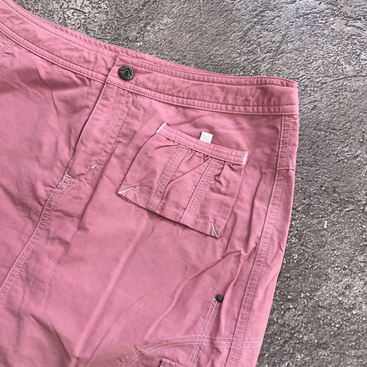 Vintage Vintage Y2K Pink Cargo Skirt Streetwear Pocket Detail 27 Size 27" / US 4 / IT 40 - 3 Thumbnail