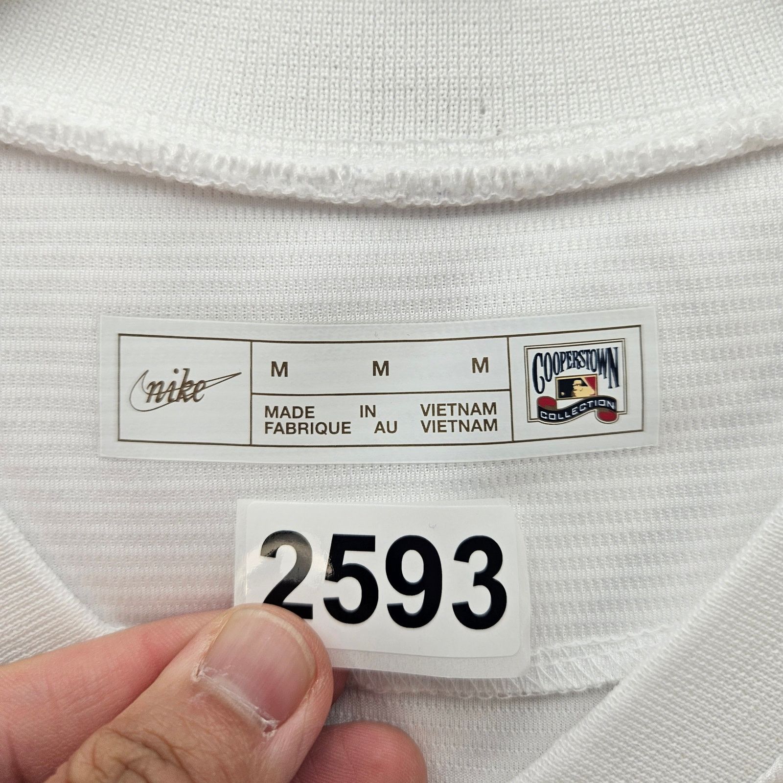 Nike NIKE x ATLANTA BRAVES MEN'S MEDIUM BASEBALL JERSEY WHITE BLU Size US M / EU 48-50 / 2 - 6 Thumbnail