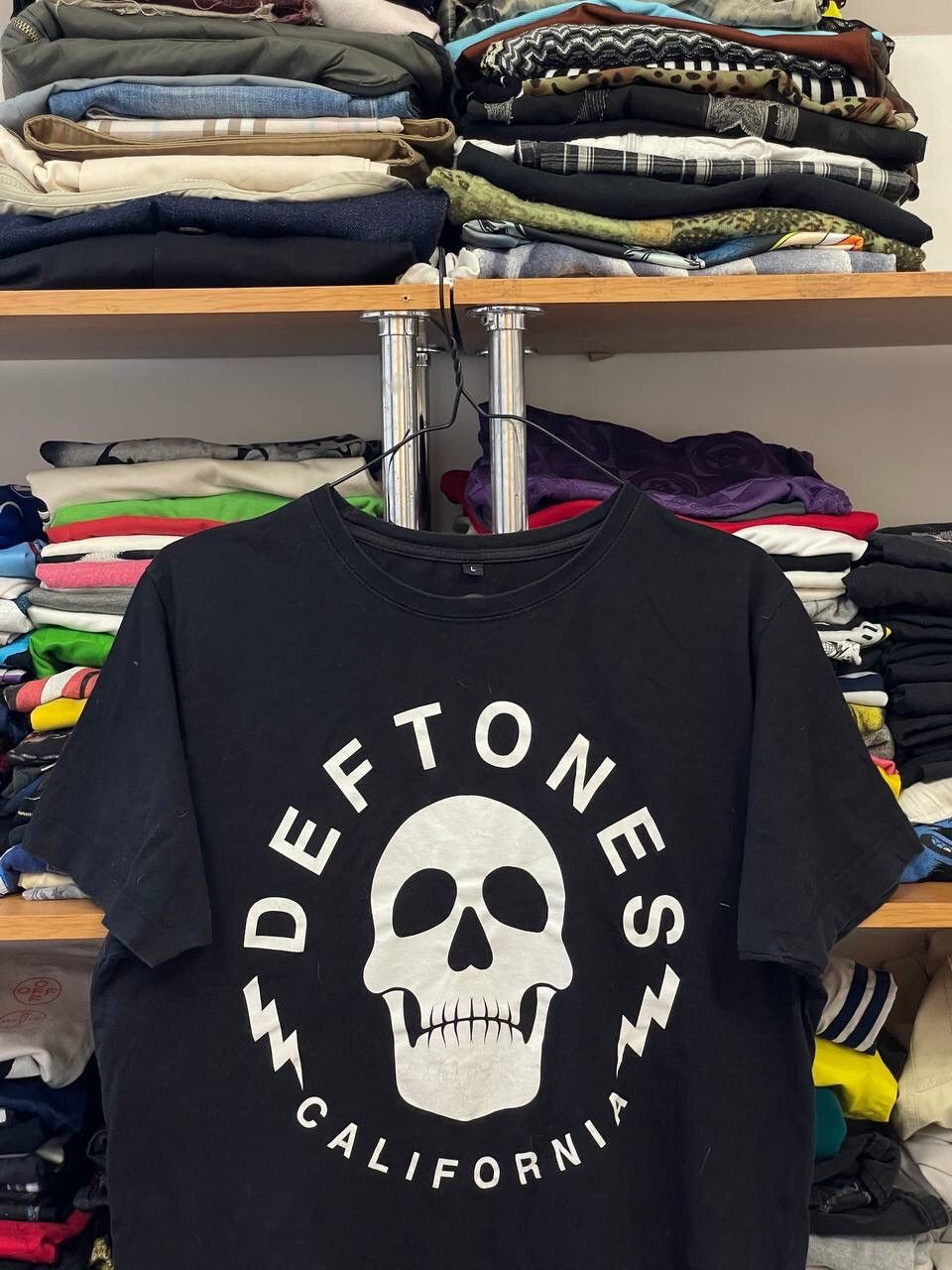 Band Tees Vintage Y2K DEFTONES Band Rock T-shirt Skull Logo Streetwear Size US L / EU 52-54 / 3 - 2 Thumbnail