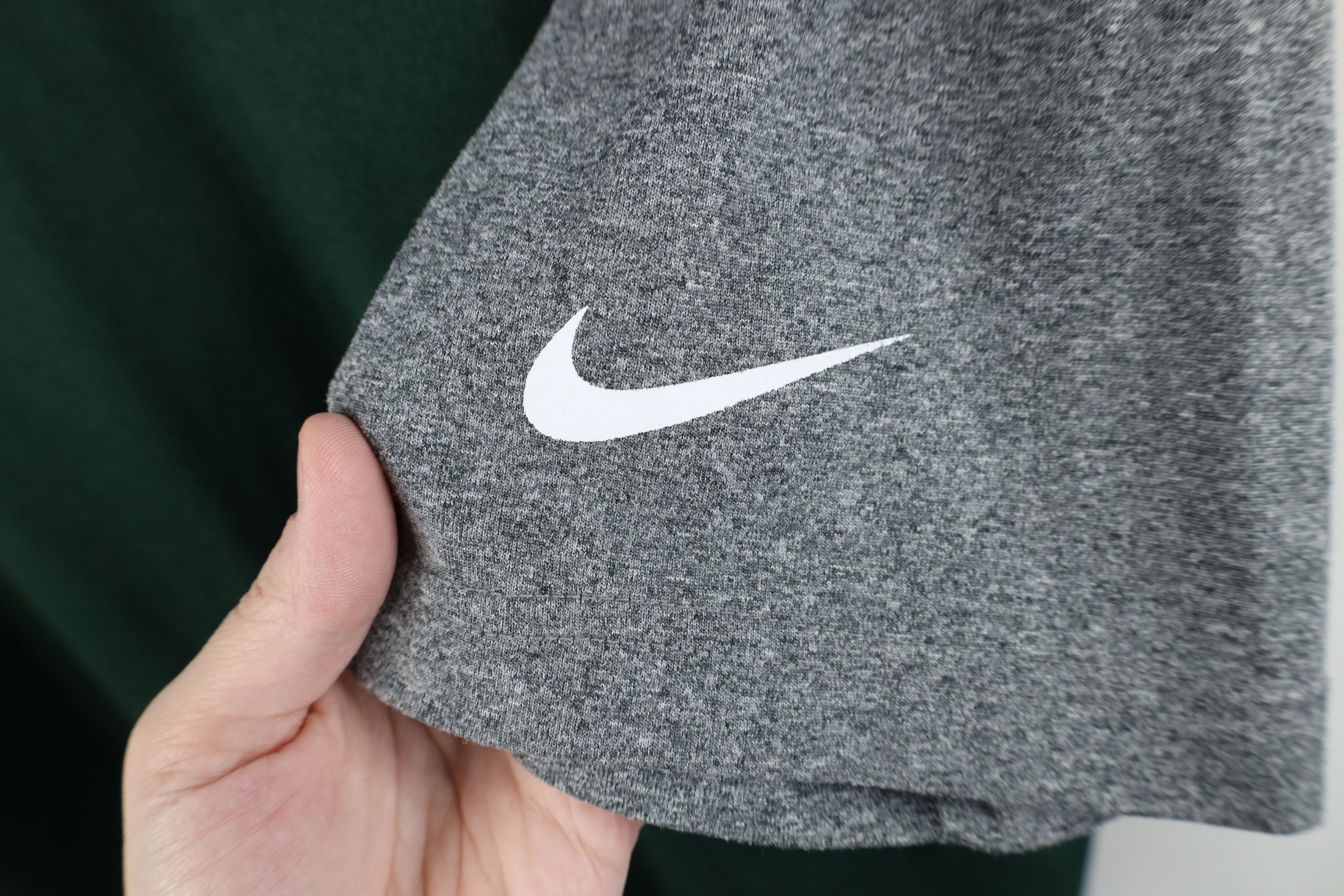 Nike Nike University 3/4 Sleeve Raglan Henley T-Shirt Green Size US XL / EU 56 / 4 - 4 Thumbnail