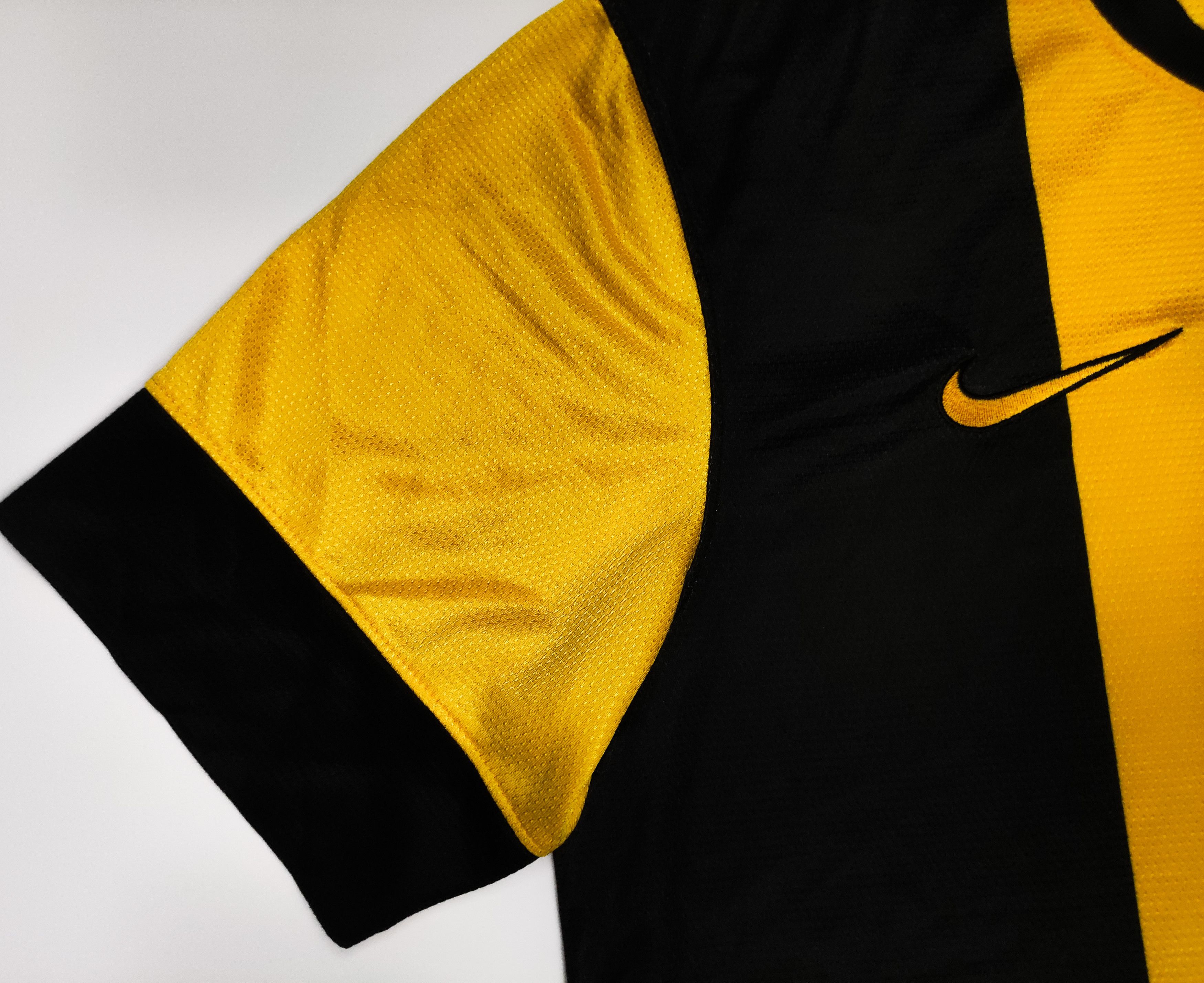 Nike Malaysia 2012 2013 Nike Home Shirt Kit Jersey Kuala Lumpur Size US M / EU 48-50 / 2 - 6 Thumbnail
