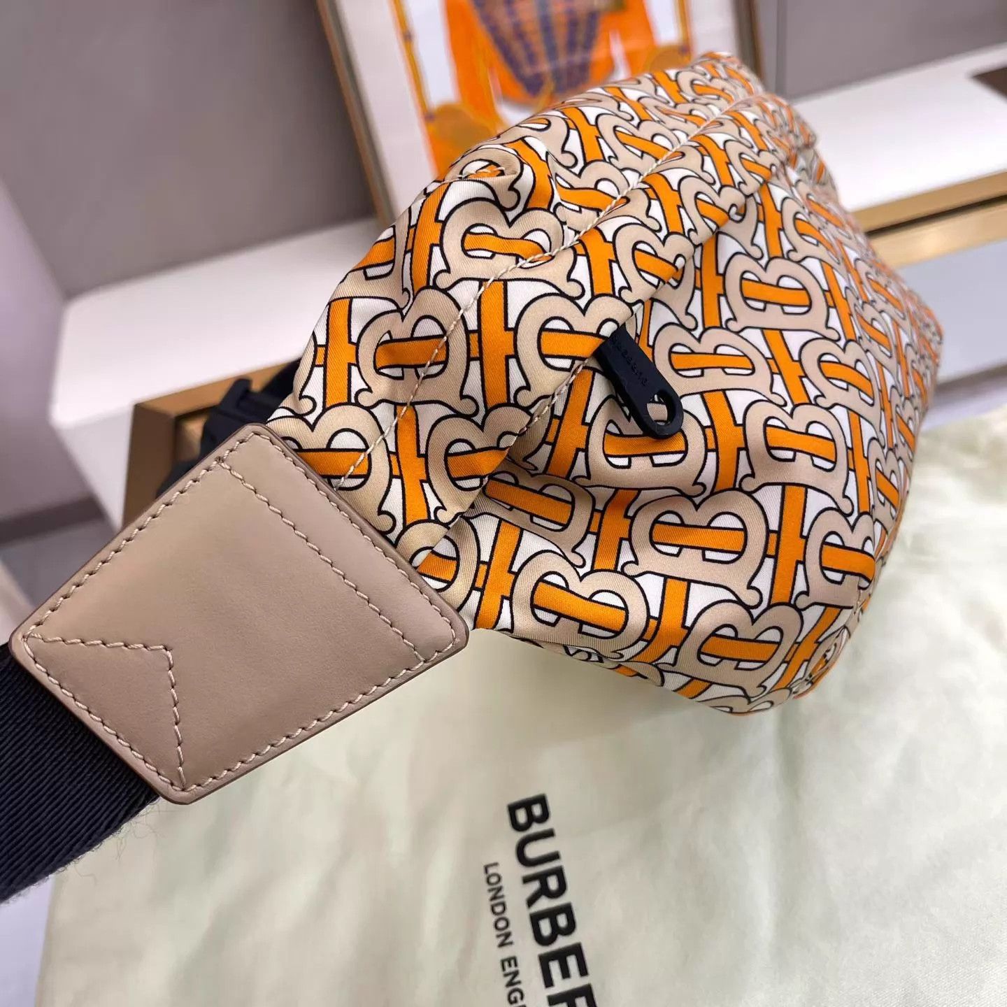 Burberry Burberry Orange Waist Bag NM Dust Bag 29x16 AH238 Size ONE SIZE - 2 Thumbnail