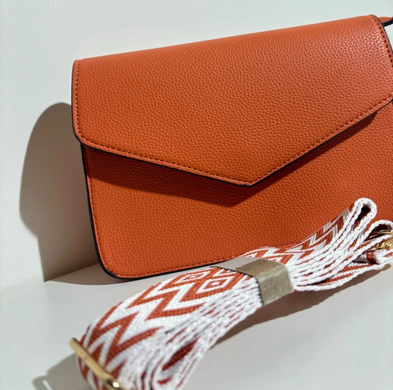 Other New trendy orangecrossbody bag with a paterned shoulderstrap Size ONE SIZE - 1 Thumbnail