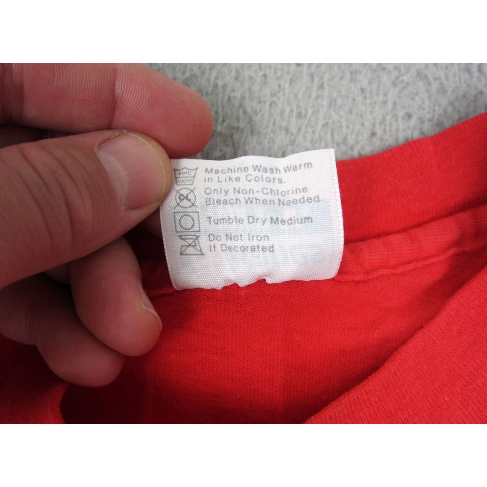 Hanes VINTAGE Escape Hog Island Shirt Red Large Iowa Swimming Single Stitch USA Mens 90s Size US L / EU 52-54 / 3 - 7 Thumbnail