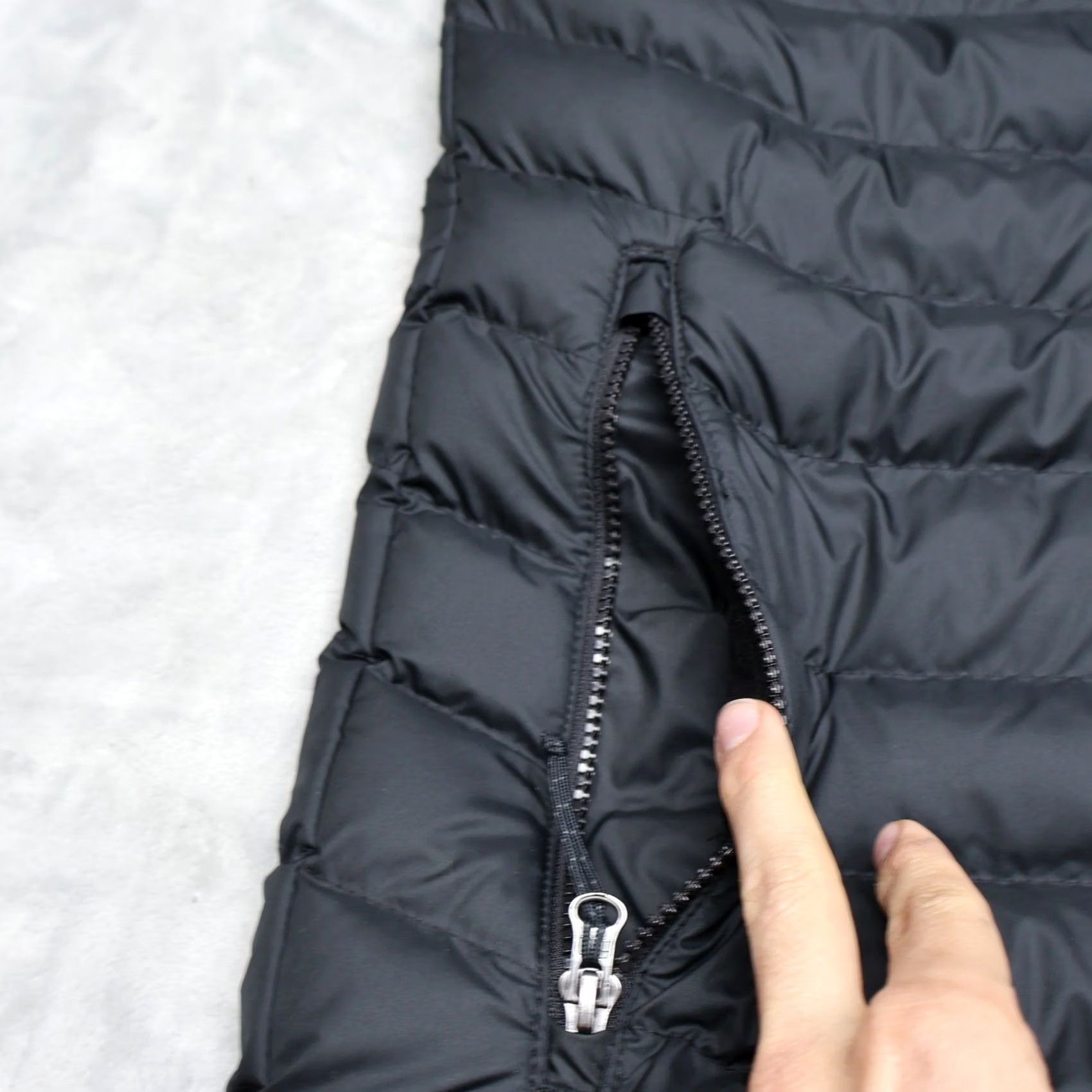 Vintage Columbia Vest Mens Large Black Omni-Heat Quilted Puffer Full Zip Logo Embroidered Zipper Pockets Stand-Up Collar Size US L / EU 52-54 / 3 - 2 Thumbnail
