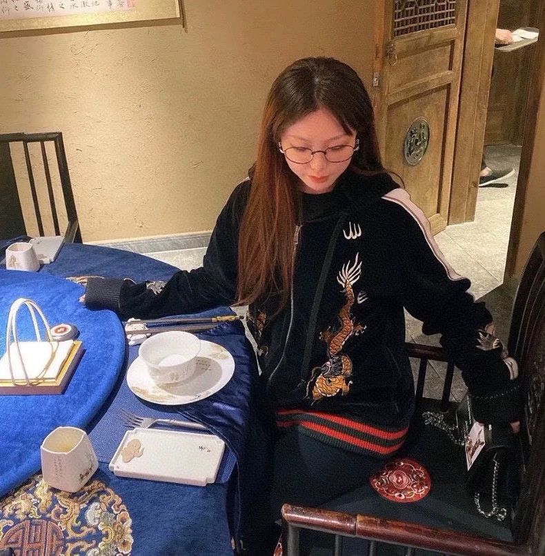 Gucci GucciBlack velvet jacket with dragon pattern embroidery 250 Size US S / EU 44-46 / 1 - 8 Thumbnail