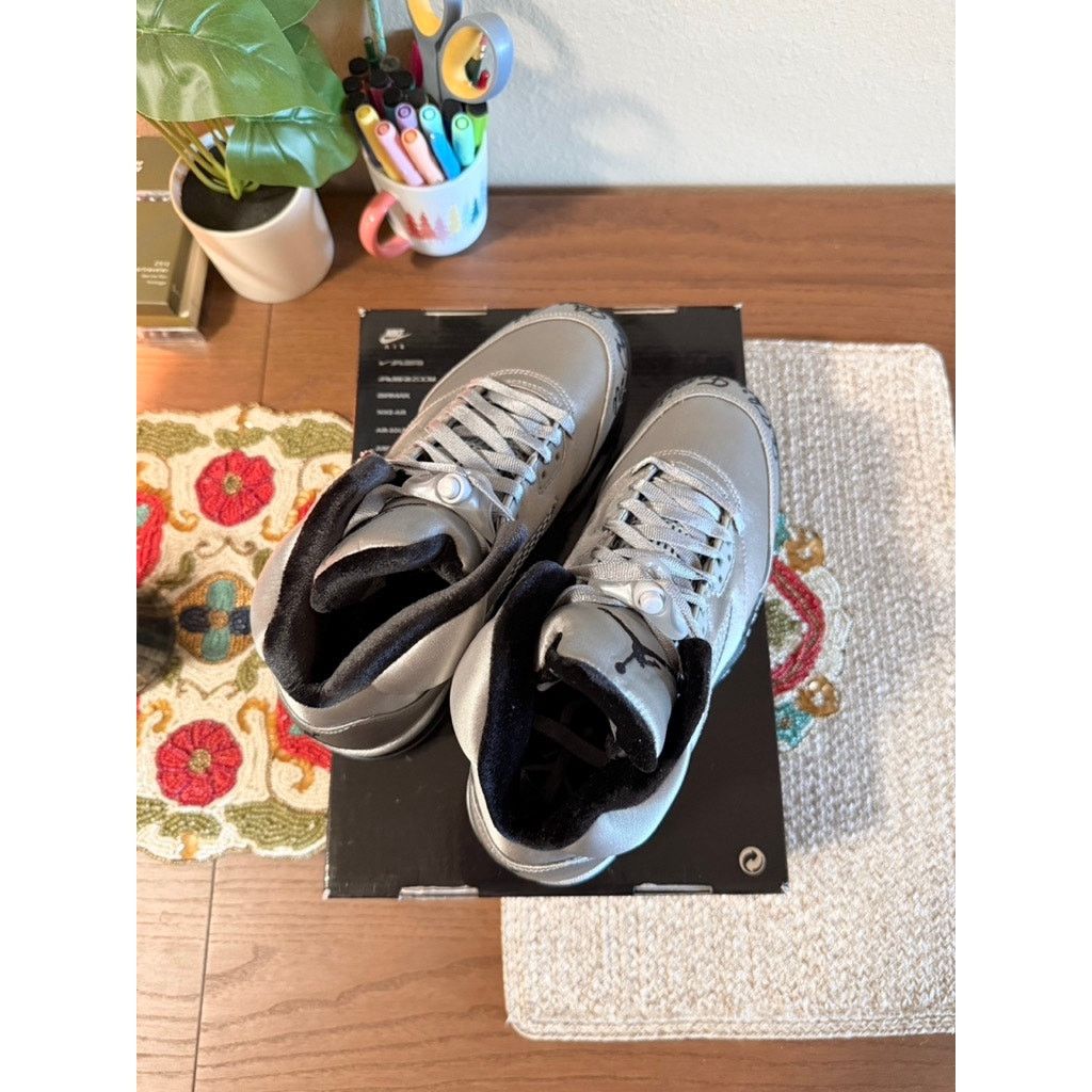 Jordan Brand × Nike Women's Jordan 5 Retro Wings Medium Grey Black Silver Size US 9 / IT 39 - 5 Thumbnail