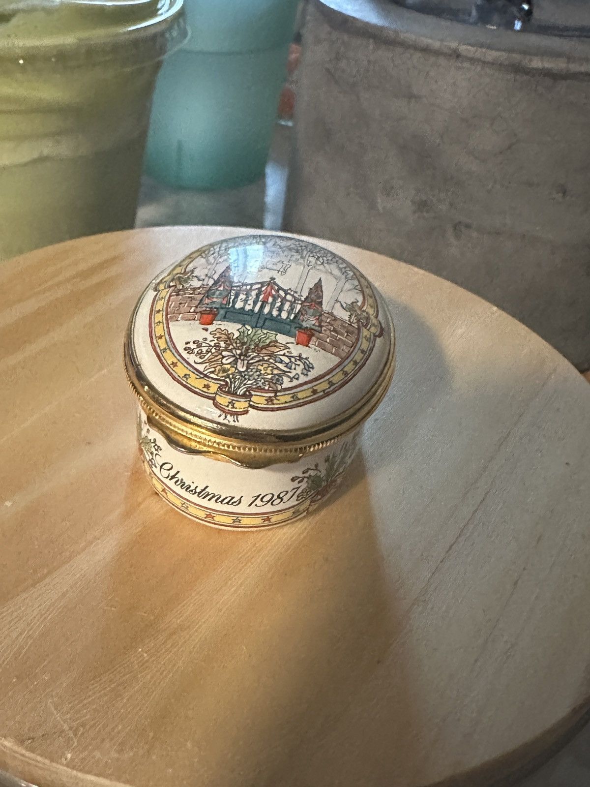 Gucci Christmas 1987 porcelain pill box