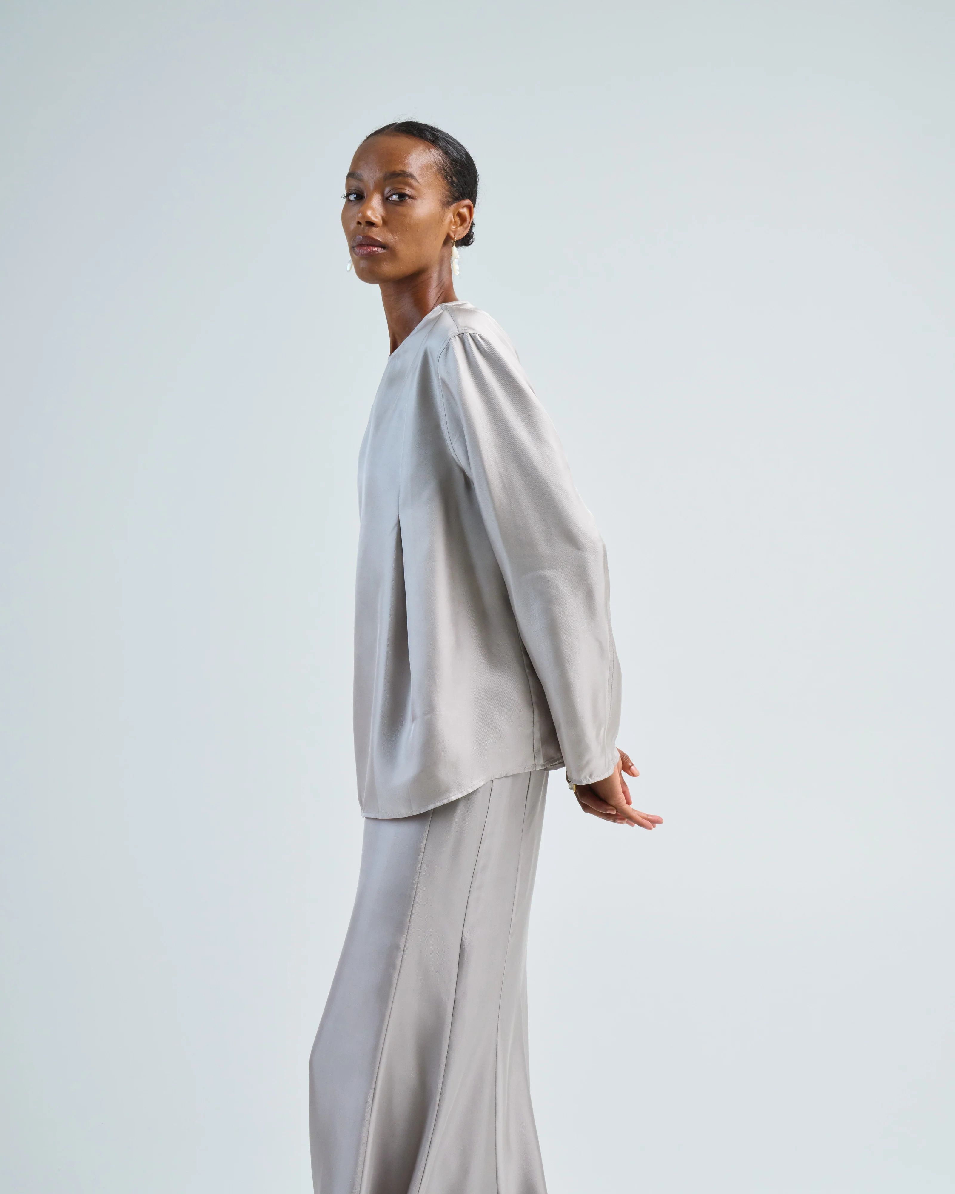 Loulou de Saison o1s22i1n1024 Silk Adalyn Blouse in Grey Size M / US 6-8 / IT 42-44 - 2 Thumbnail