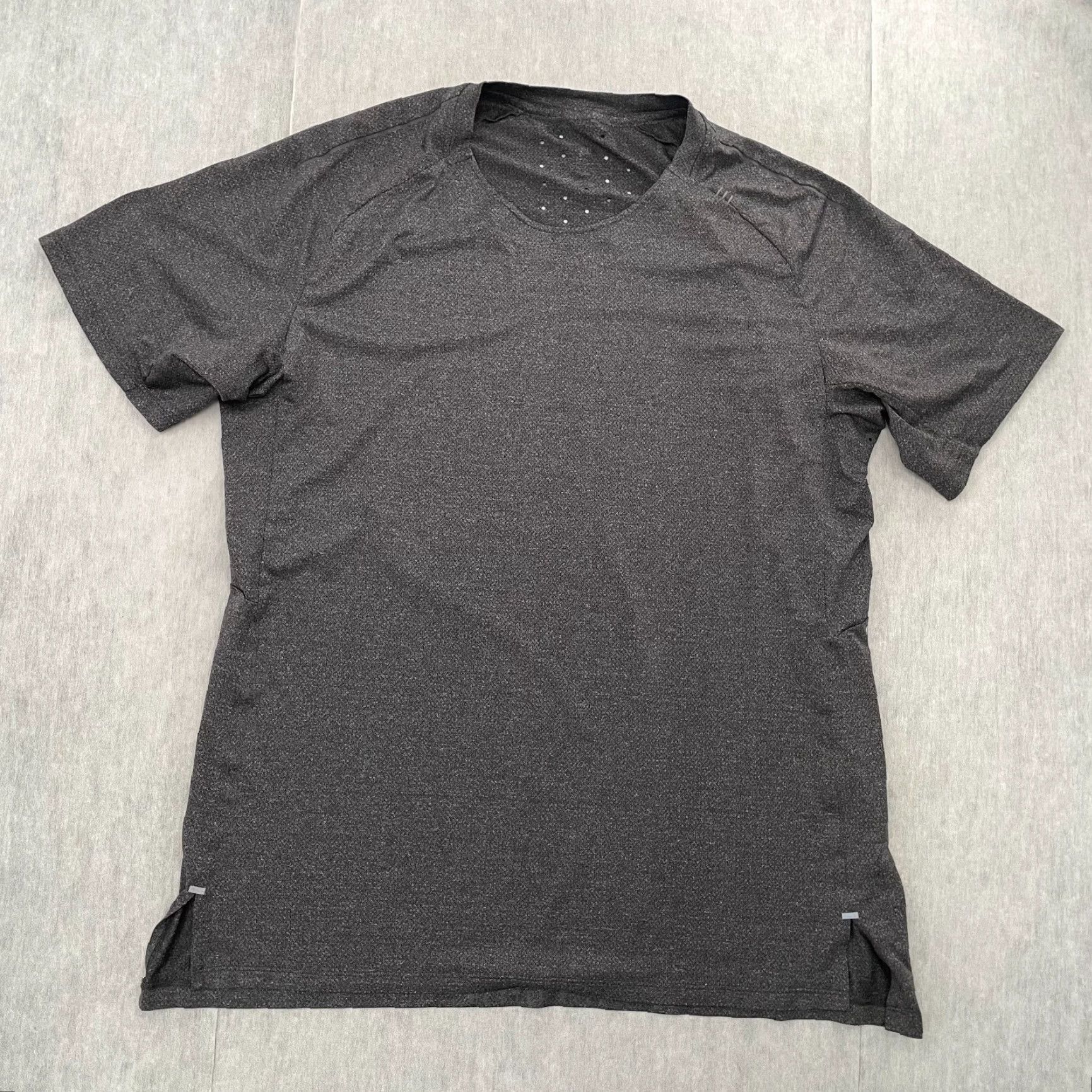 Lululemon Lululemon Shirt Mens Adult XL Gray All Terrain Short Sleeve Vents Gym Active Size US XL / EU 56 / 4 - 2 Thumbnail
