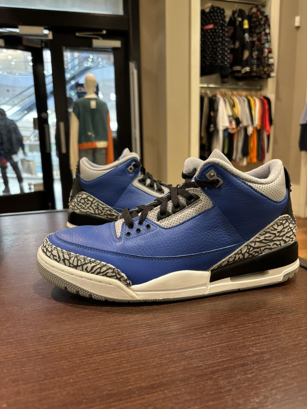 Jordan Brand Jordan 3 Retro Varsity Royal Cement Size US 11 / EU 44 - 1 Thumbnail