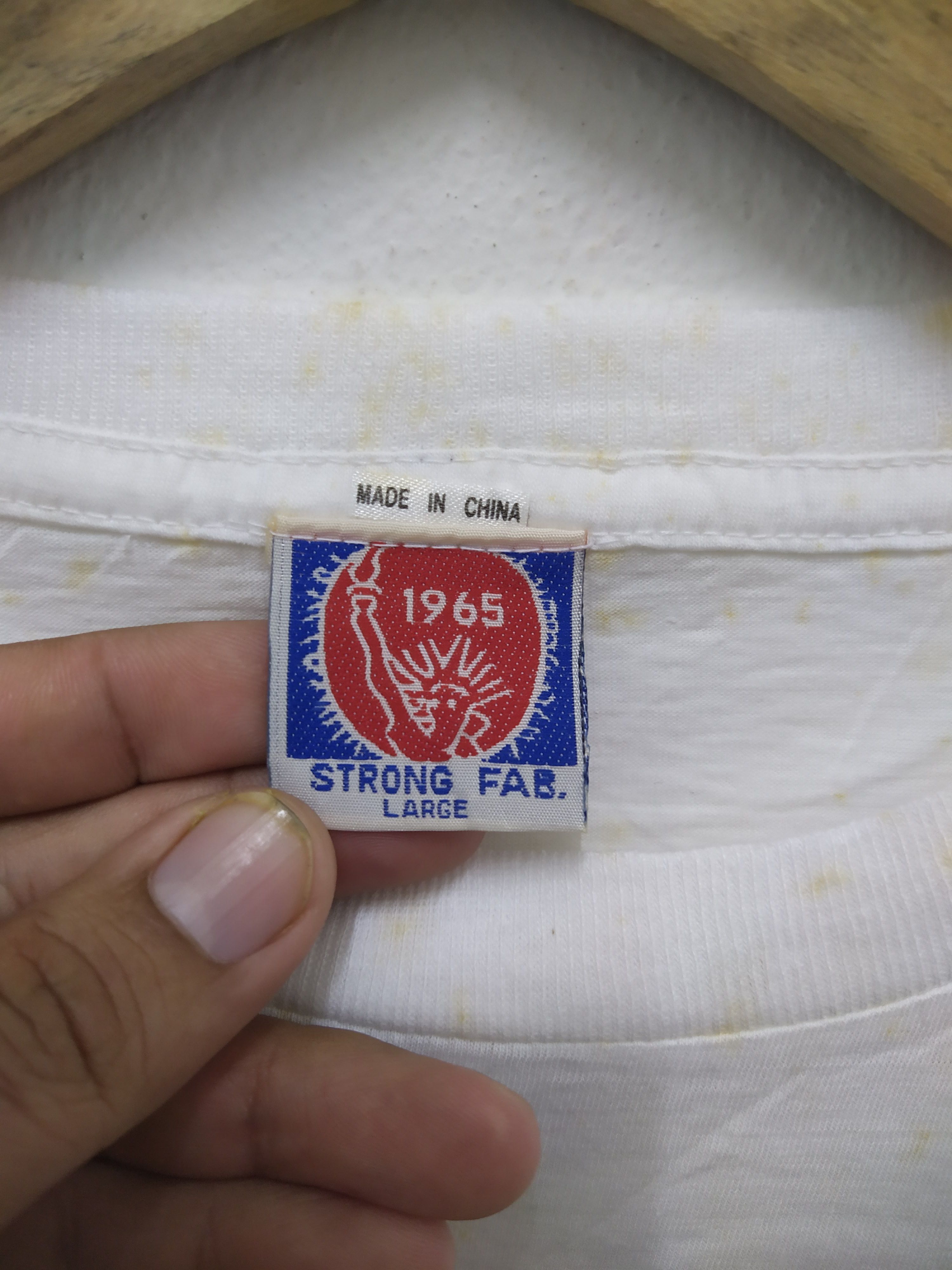 Vintage Fads Mod Bason Photo tee Size US L / EU 52-54 / 3 - 4 Thumbnail