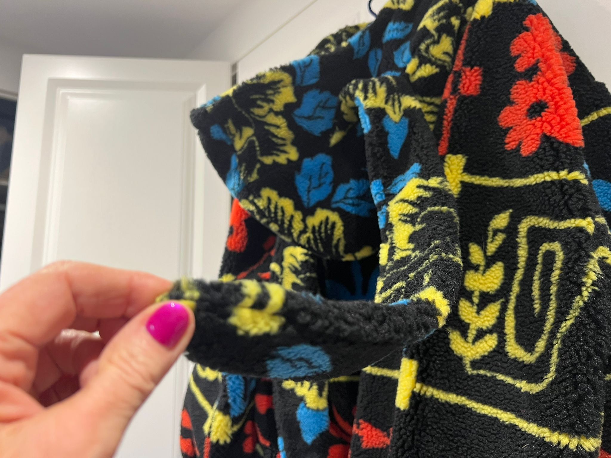 Oversized fleece with abstract patterns