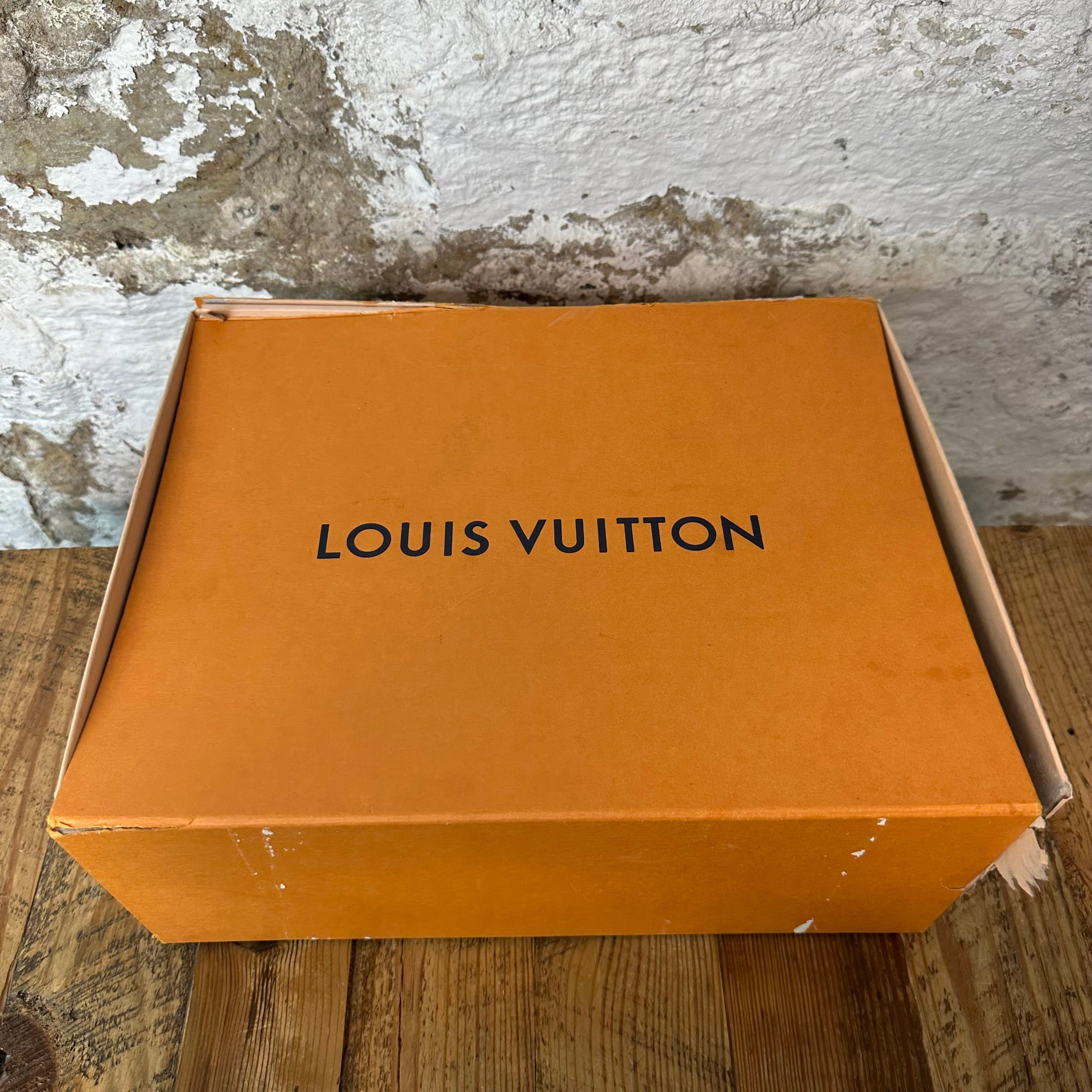 Louis Vuitton Louis Vuitton Blue White Trainer Sneaker Sz 8.5 (7LV) Size US 8.5 / EU 41-42 - 8 Thumbnail