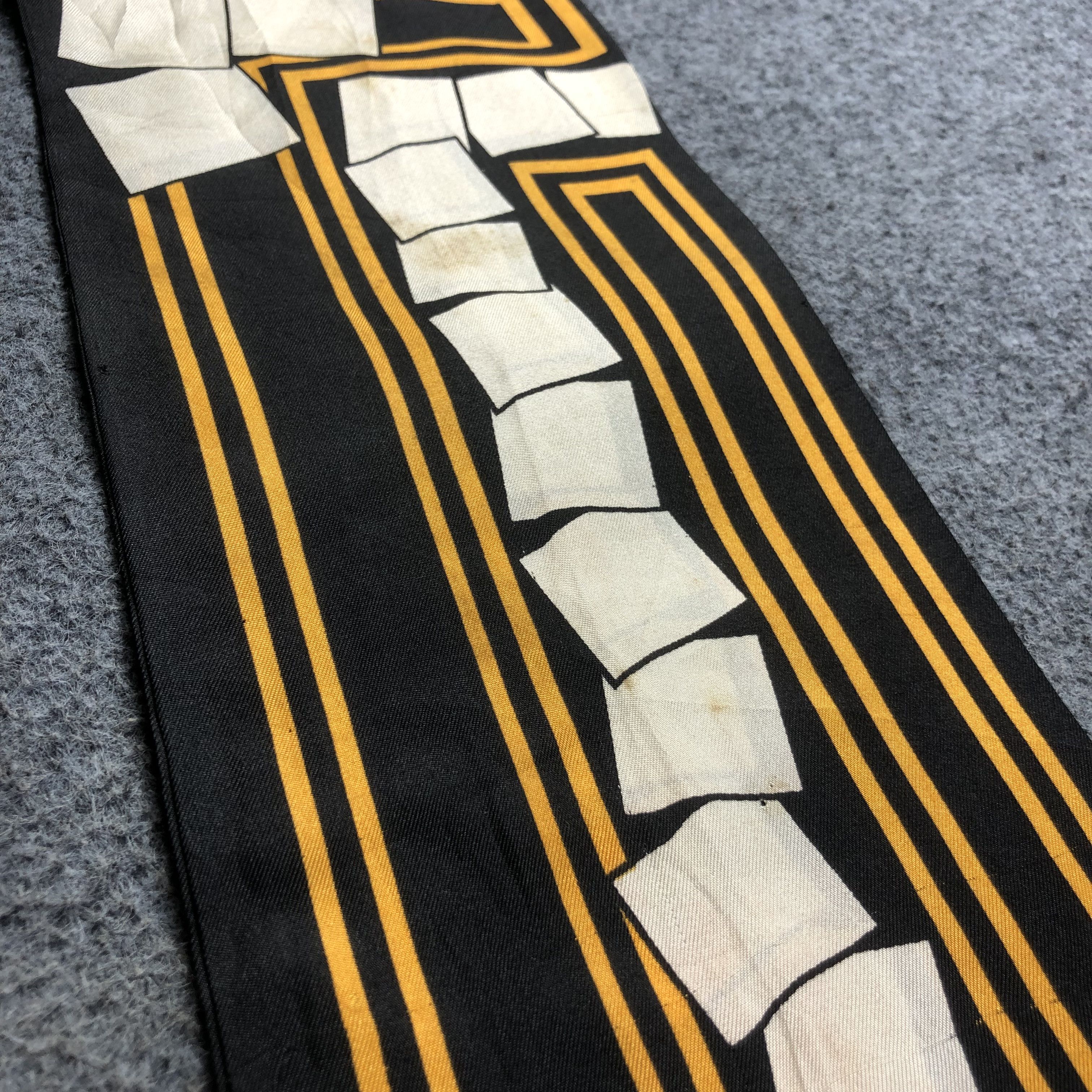 Pierre Cardin Vintage Pierre Cardin Abstract Silk Stole Silk Scarf M934 Size ONE SIZE - 15 Thumbnail