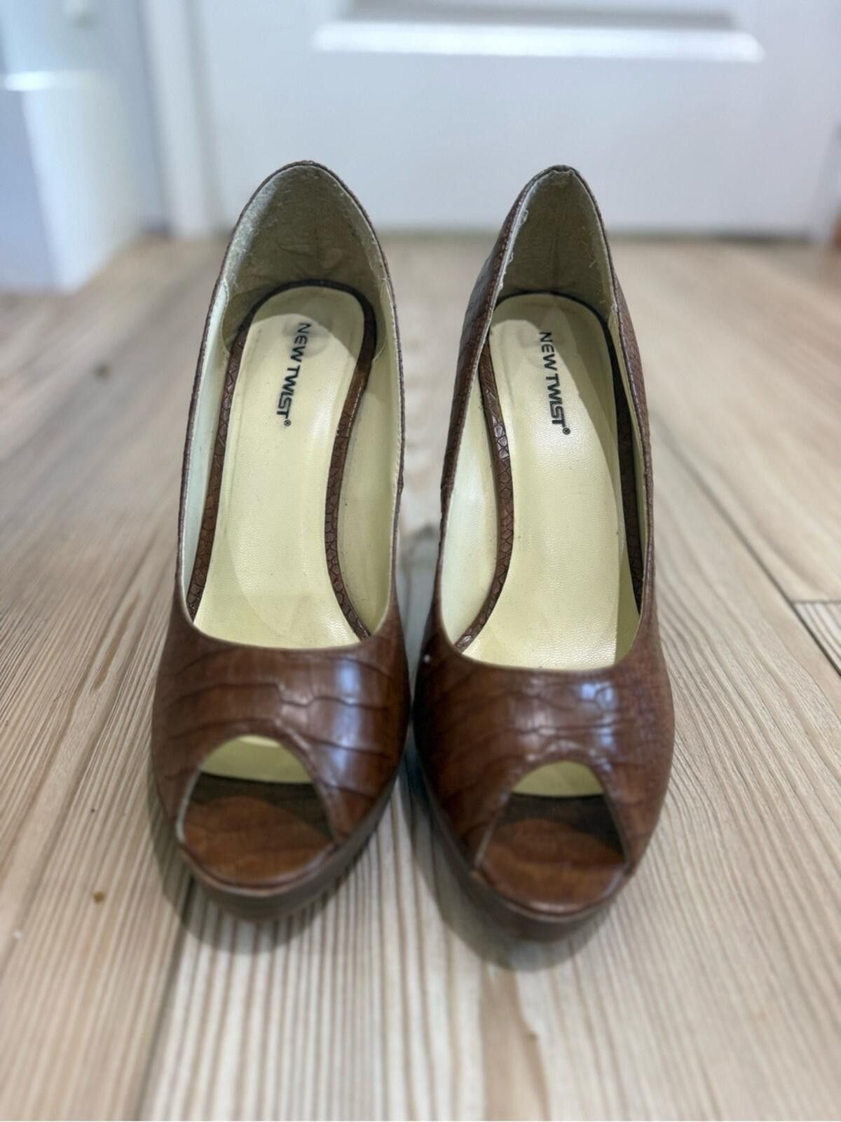 Other New Twist Brown Croc-Embossed Peep-Toe Stiletto Heels Size US 8.5 / IT 38.5 - 3 Thumbnail