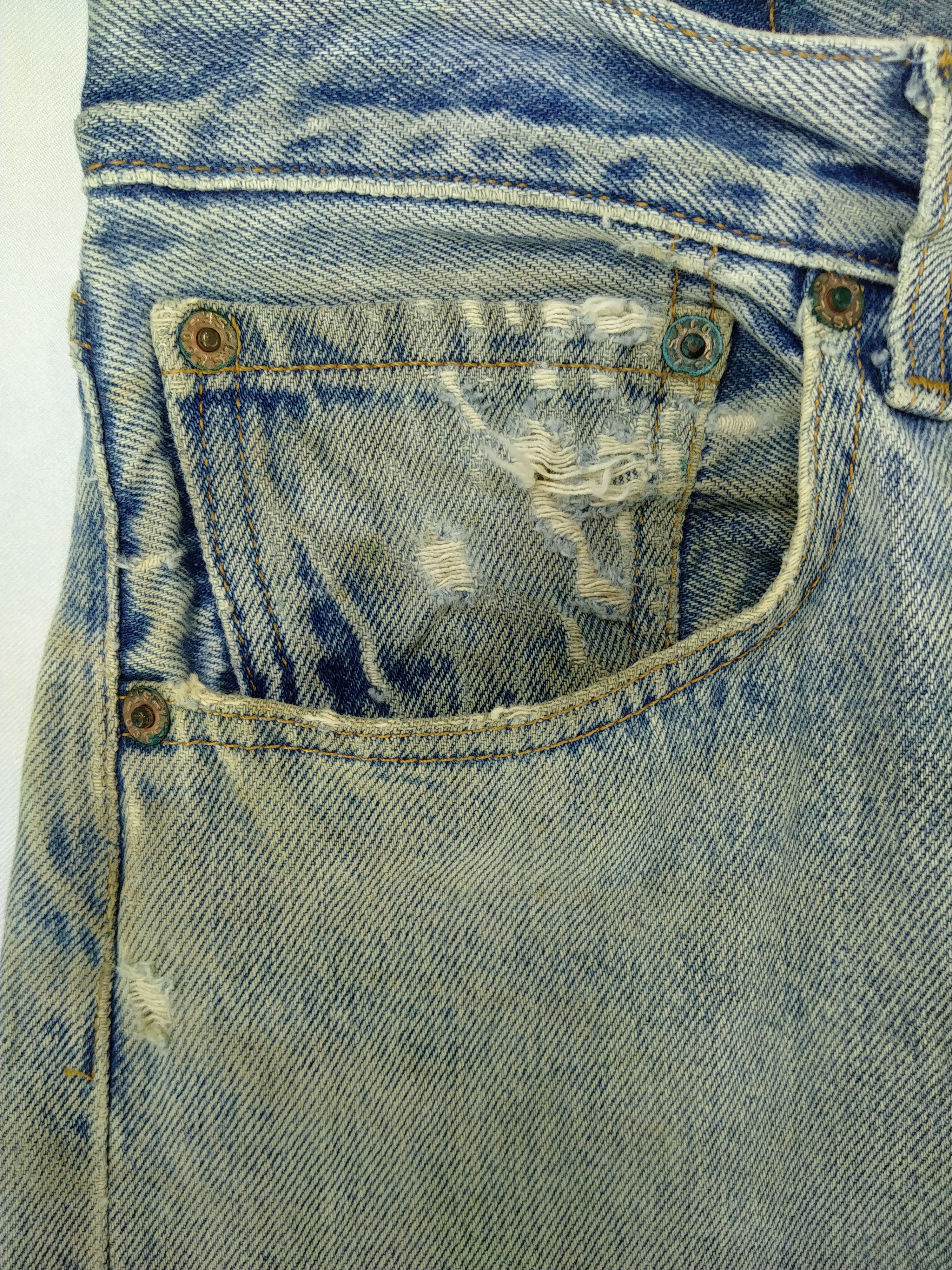 Levi's Light Wash Vintage Levi's 501 Distressed Denim 31x29.5 JN582 Size US 31 - 17 Thumbnail