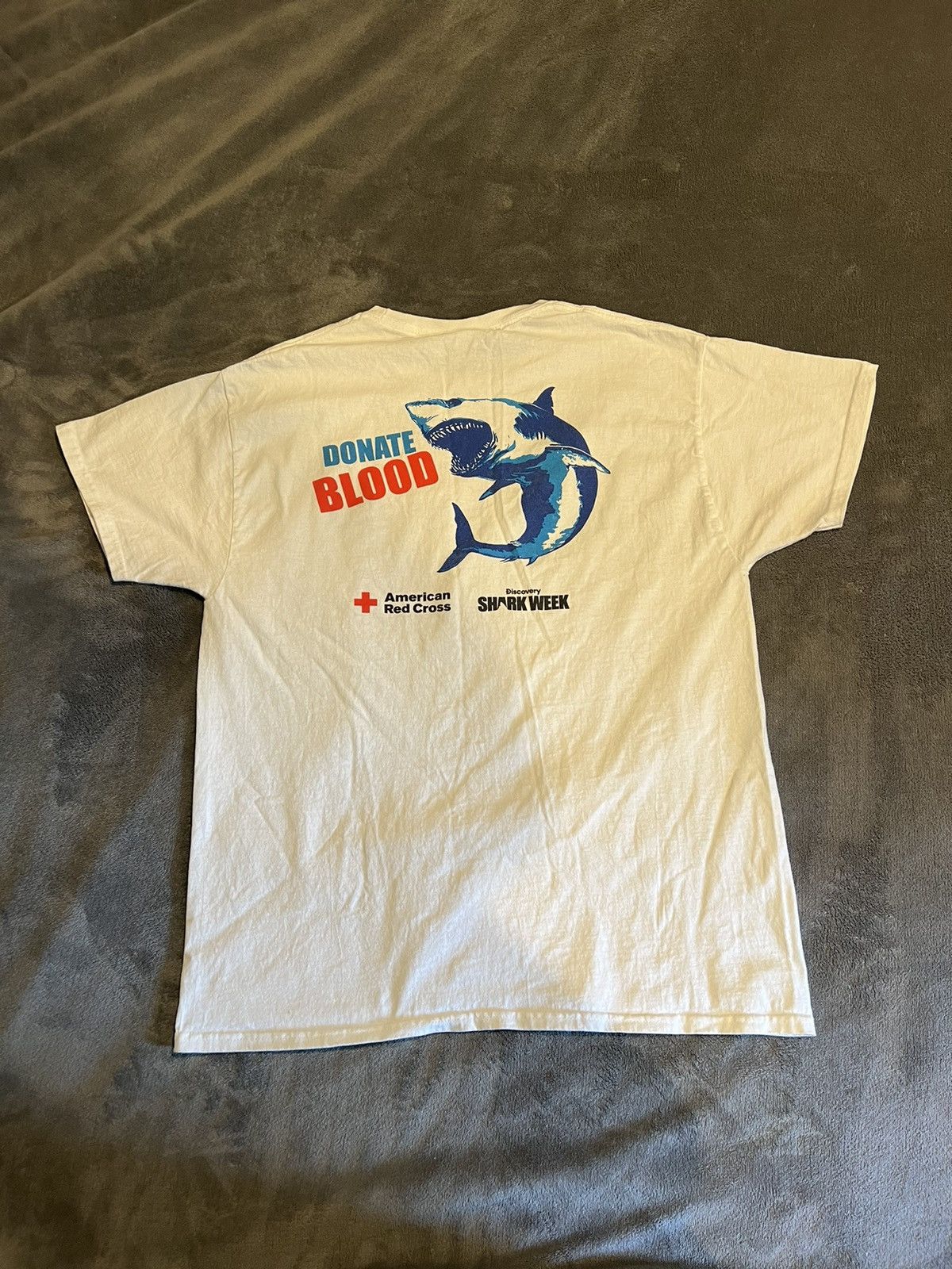 Hanes American Red Cross Shark Week T Shirt Size US L / EU 52-54 / 3 - 3 Thumbnail
