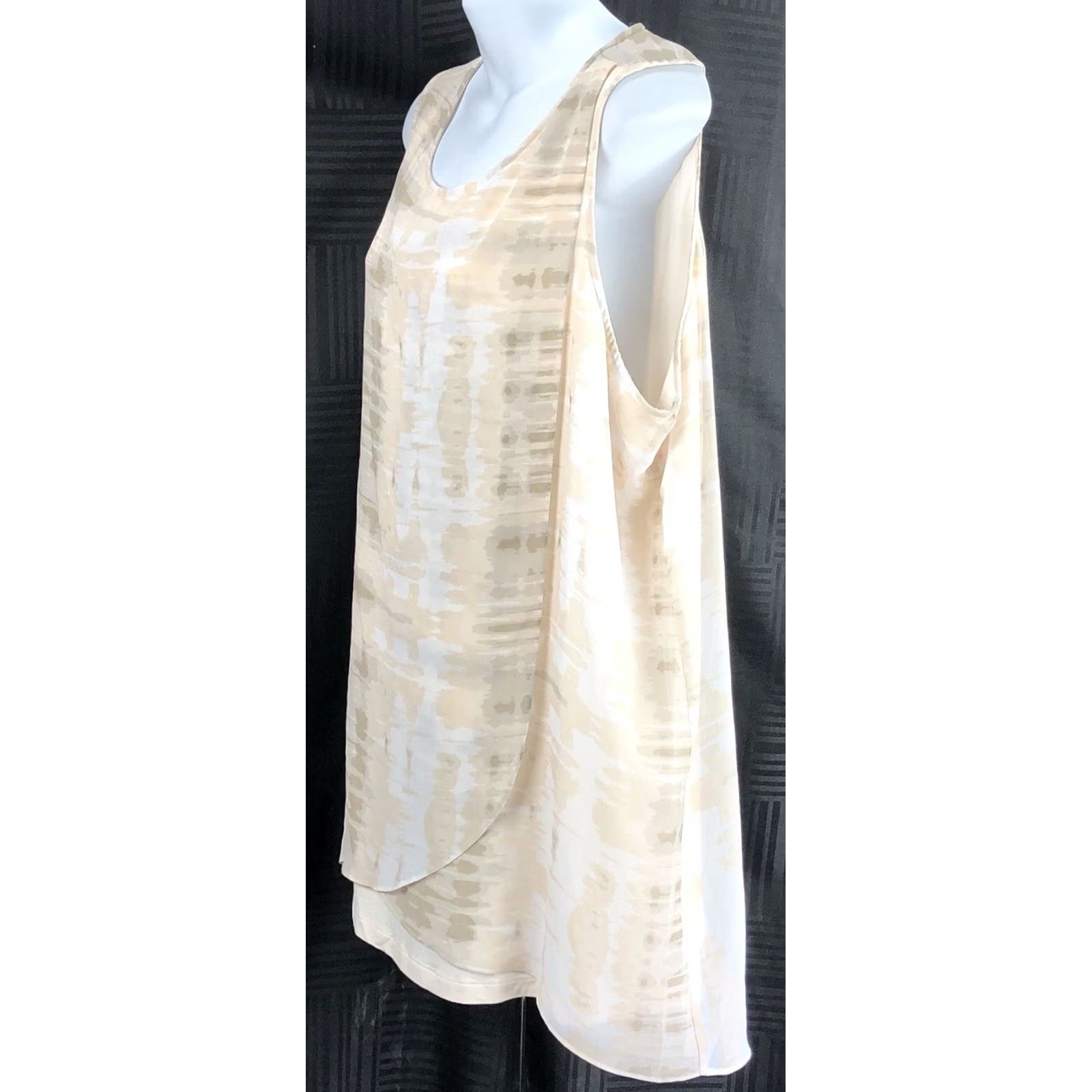 Halston Halston Sleeveless Flowy Chiffon Top 1X Beige Geometric Layered Split Front Tank Size XL / US 12-14 / IT 48-50 - 2 Thumbnail