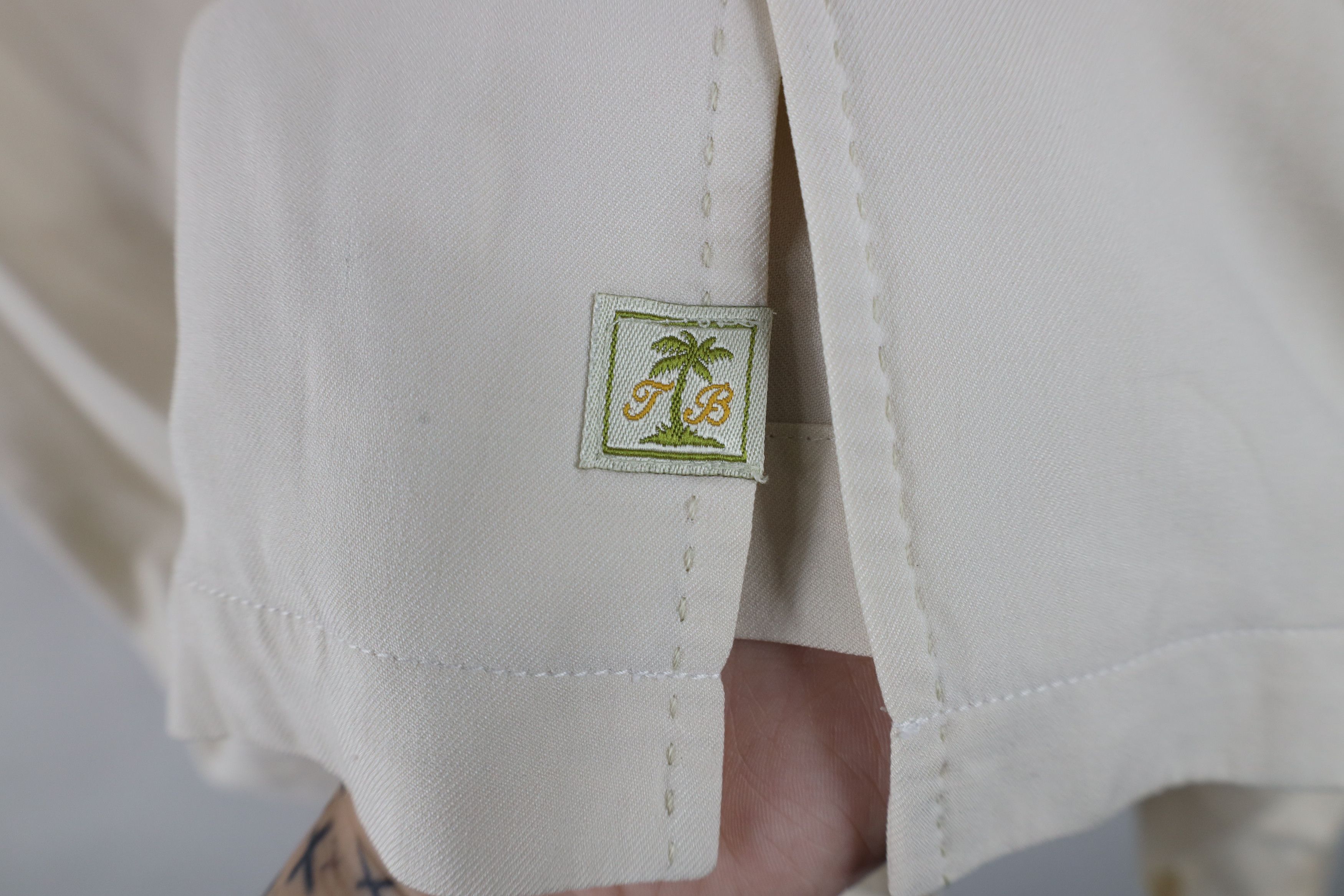 Tommy Bahama Vintage Tommy Bahama Fit Looped Collar Silk Button Shirt Size US L / EU 52-54 / 3 - 10 Thumbnail