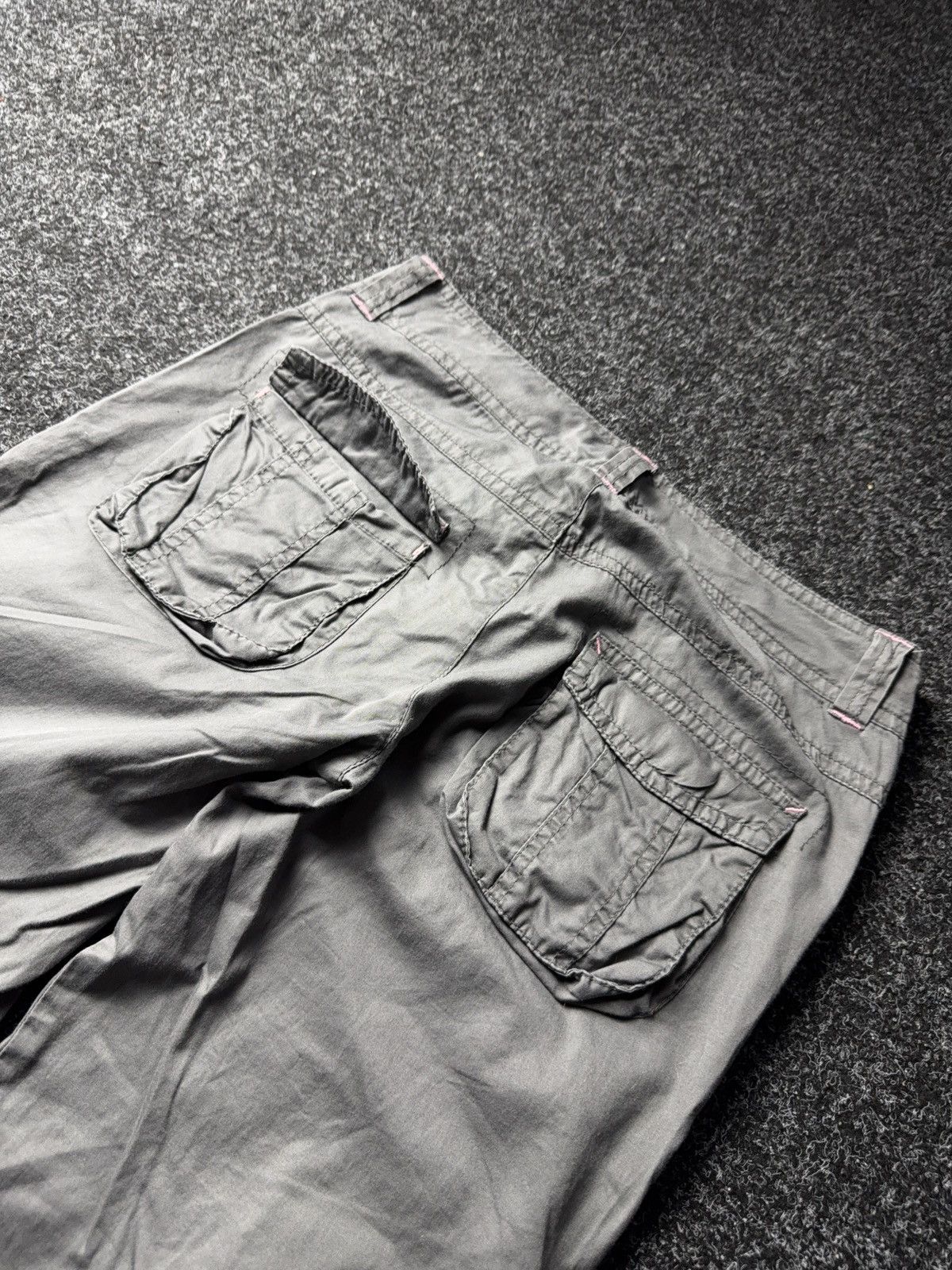 Japanese Brand Y2K 00s Avant Garde Multi-Pocket Parachute Cargo Pants Grey Size 30" / US 8 / IT 44 - 13 Thumbnail
