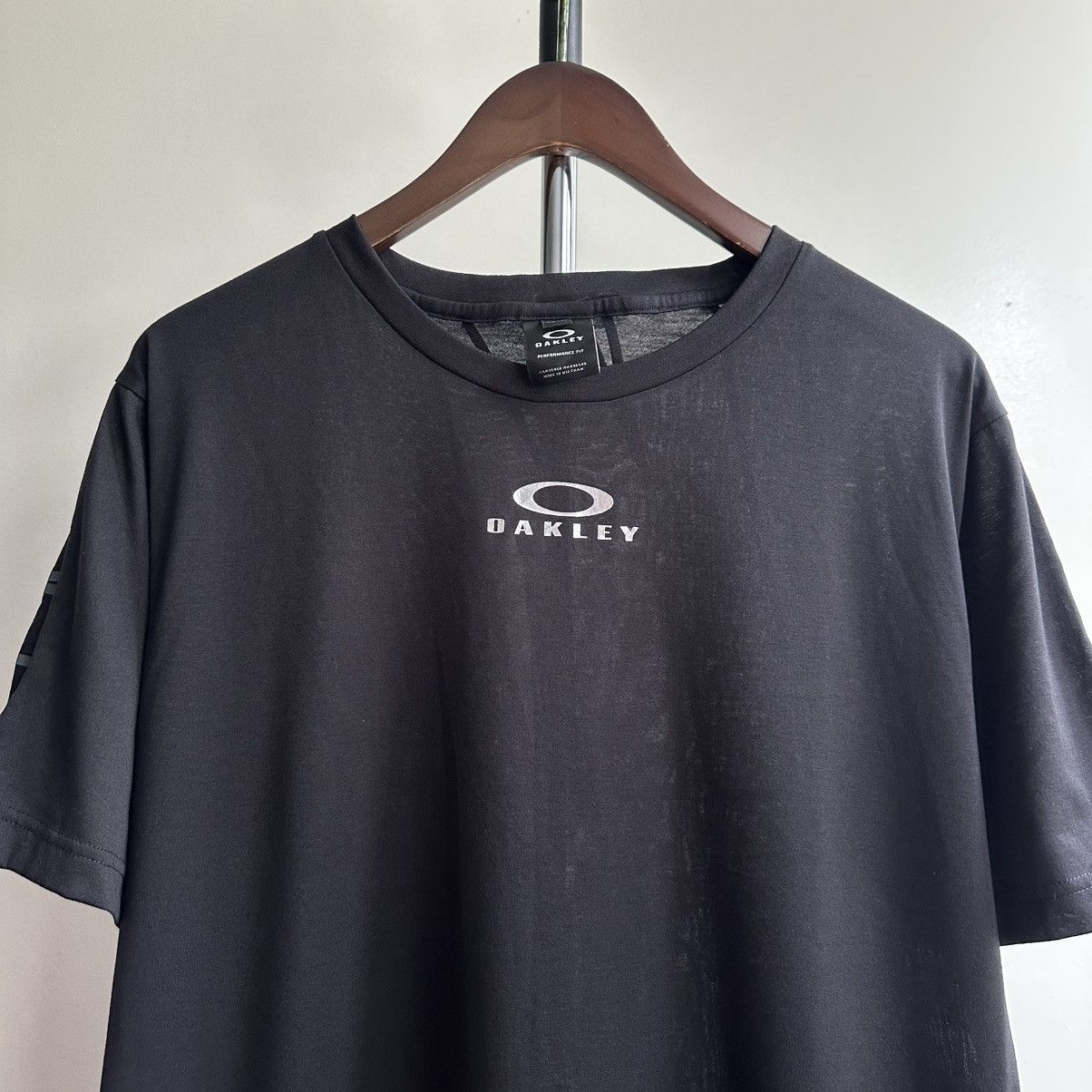Oakley OAKLEY CHROME LOGO PERFORMANCE FIT TEE Size US XL / EU 56 / 4 - 3 Thumbnail