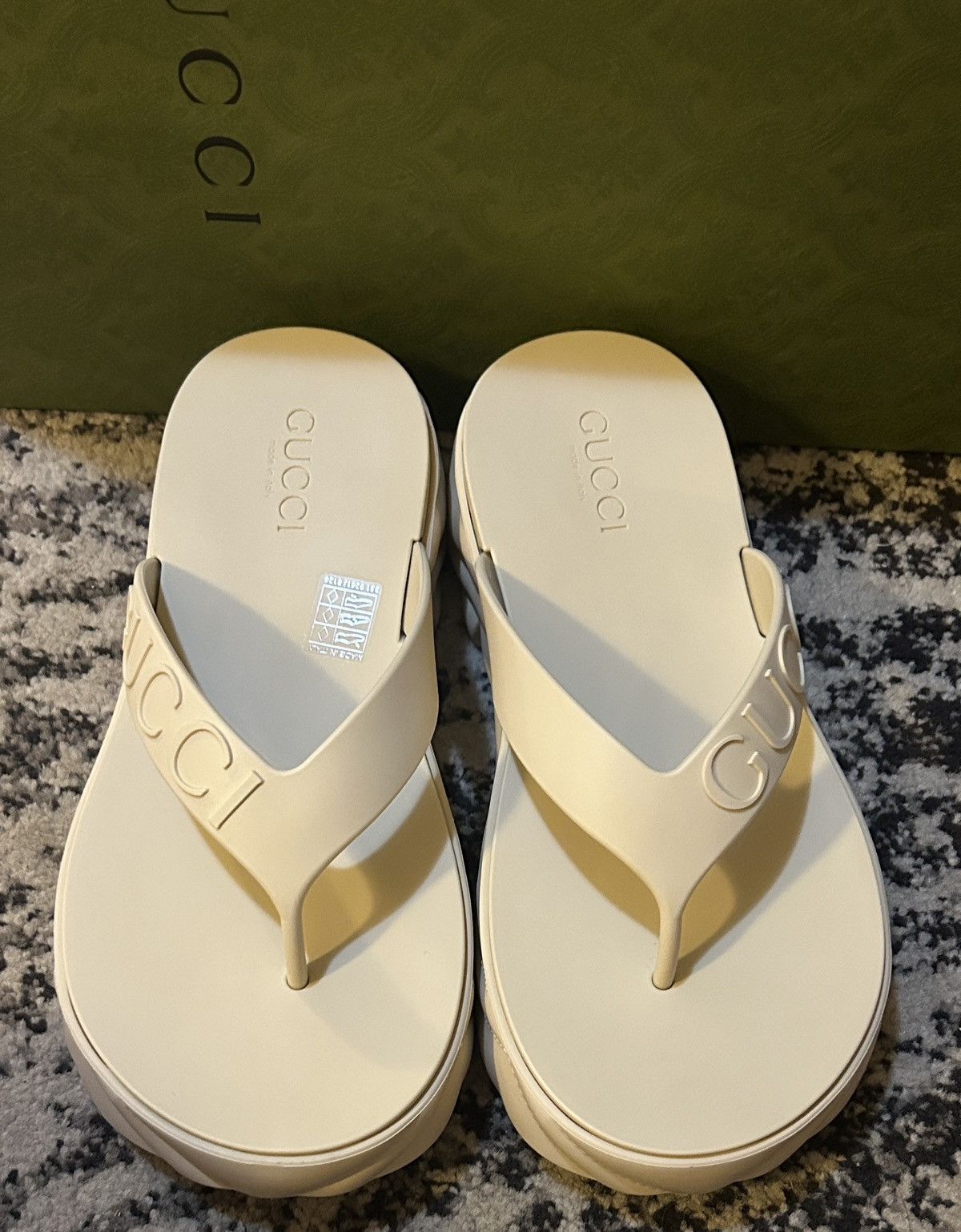 Gucci Gucci Thong Platform Sandal size 40 Mystic White Size US 10 / IT 40 - 3 Thumbnail