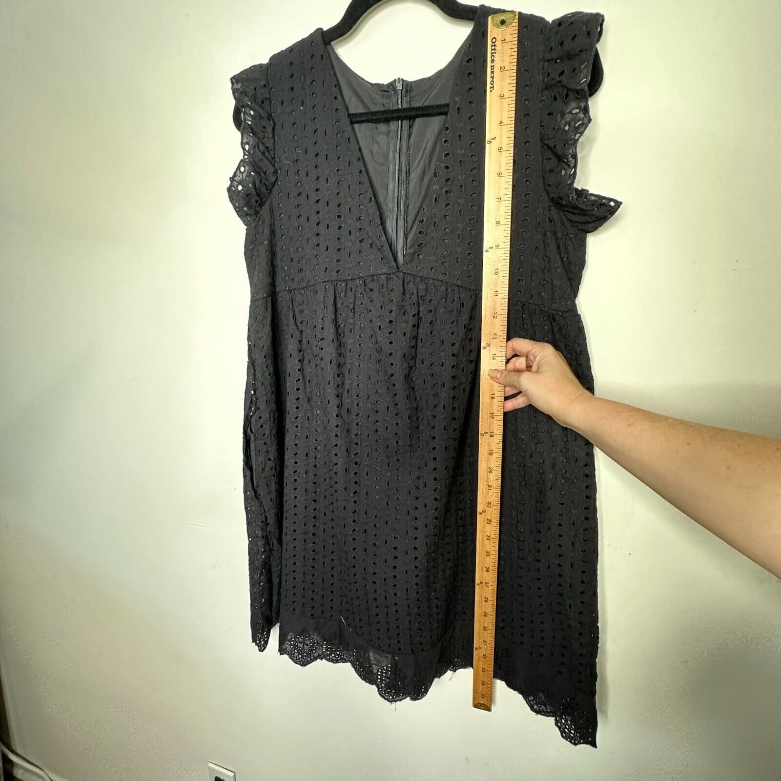 Other Black Eyelet Ruffle VNeck Zip Sleeveless Romper Empire Waist Size M / US 6-8 / IT 42-44 - 13 Thumbnail