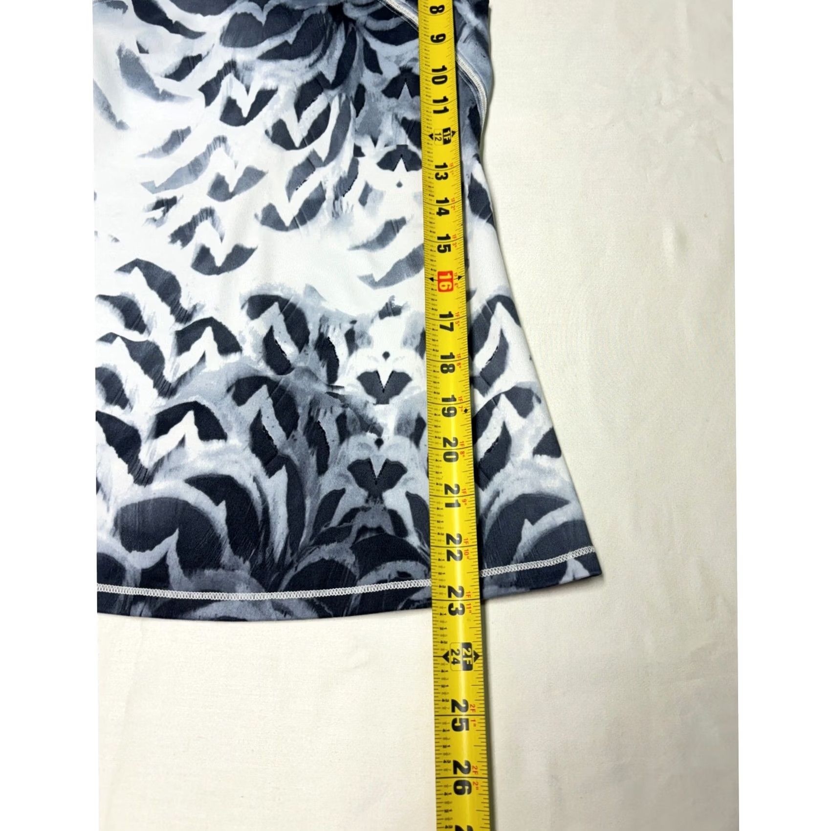 Lululemon Lululemon Athletica Tank Top Womens Size 4 Black White Athletic Yoga Workout Size S / US 4 / IT 40 - 4 Thumbnail