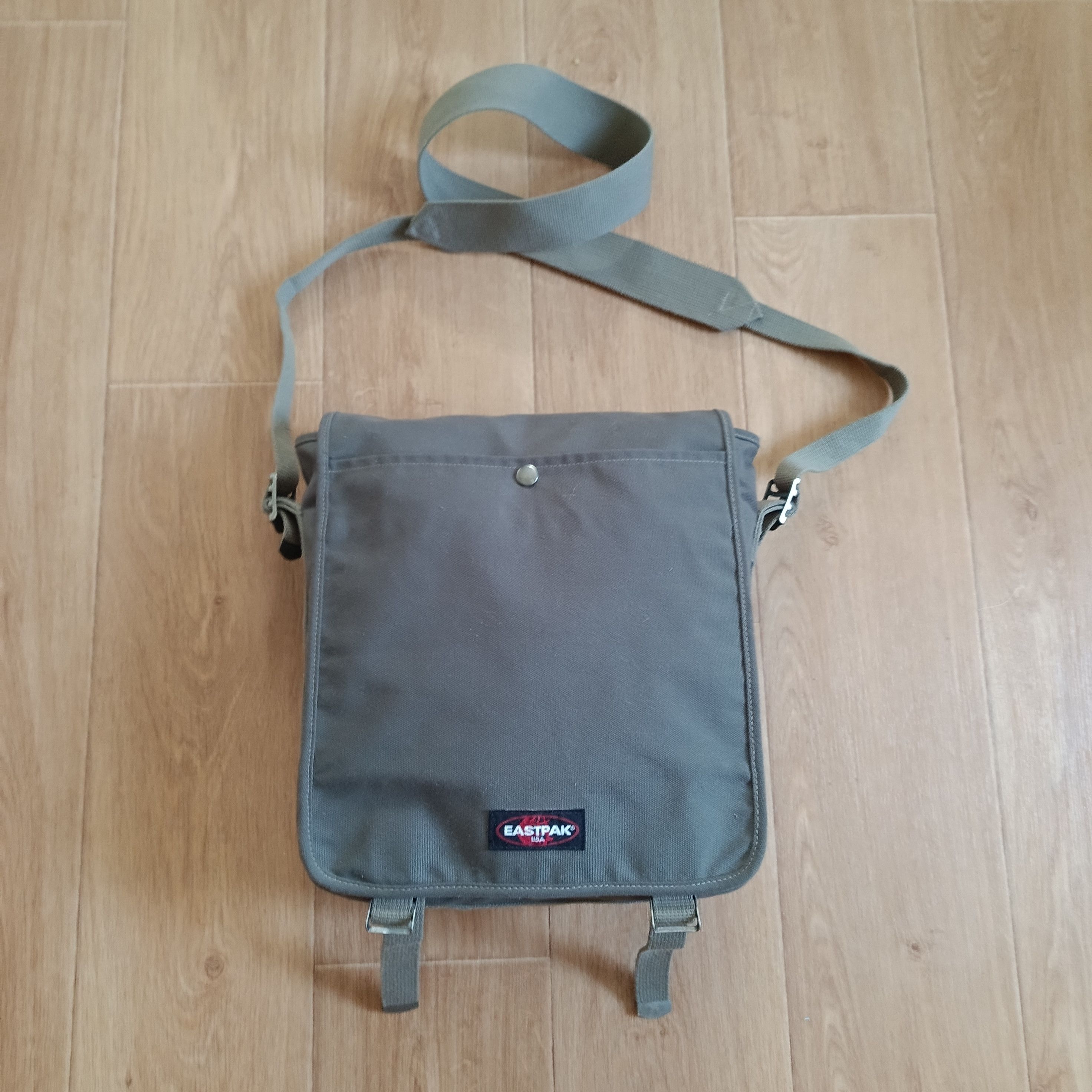 Eastpak × Vintage Eastpack Anarchy messenger bag khaki shoulder cross body bag Size ONE SIZE - 2 Thumbnail