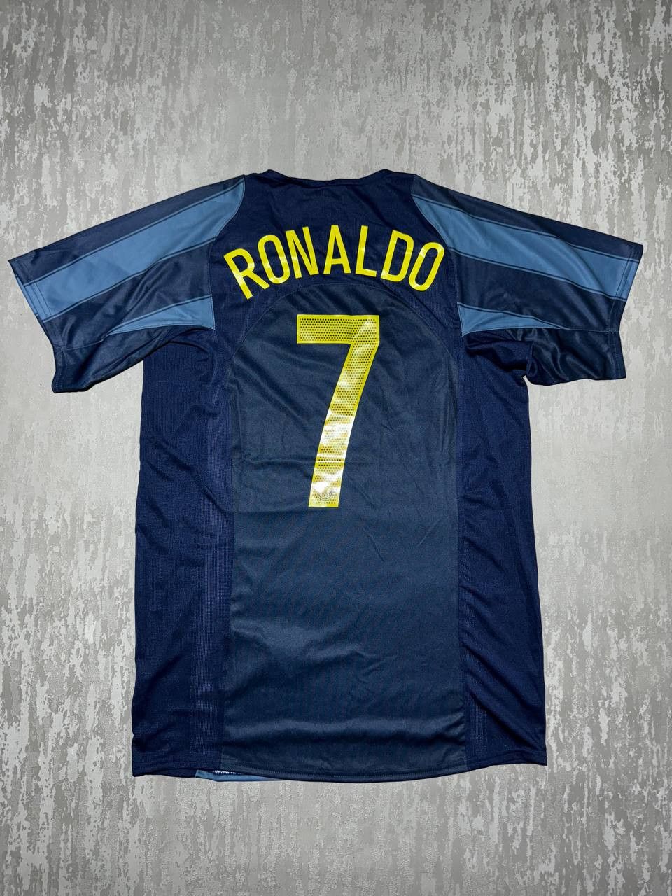 Nike Nike 2004-2005 Inter Milan Jersey Ronaldo Pirelli size S Size US S / EU 44-46 / 1 - 8 Thumbnail