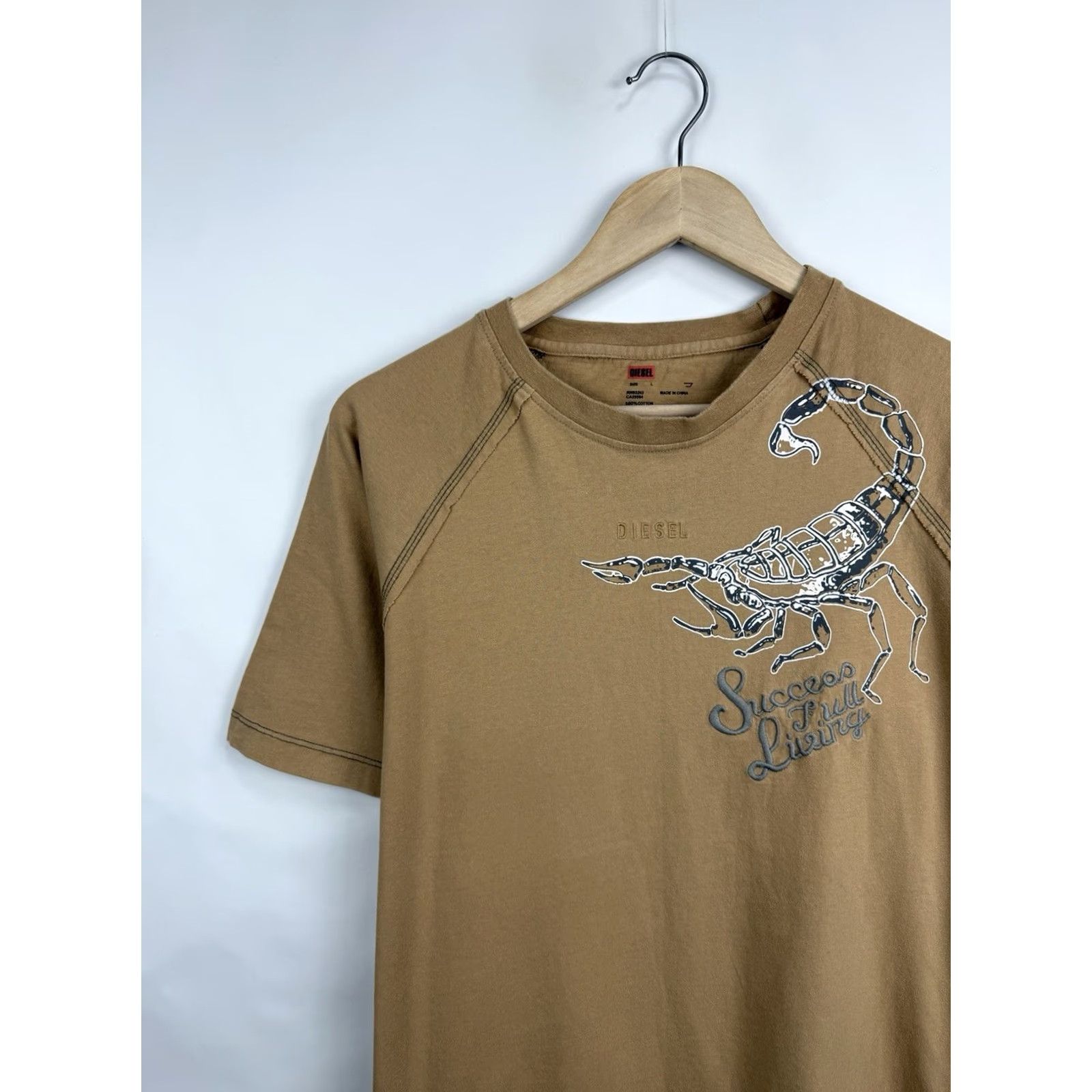Diesel VINTAGE Diesel Scorpion Success Is All Living T-Shirt Men L Beige 90s Shirt Mens Size US L / EU 52-54 / 3 - 3 Thumbnail