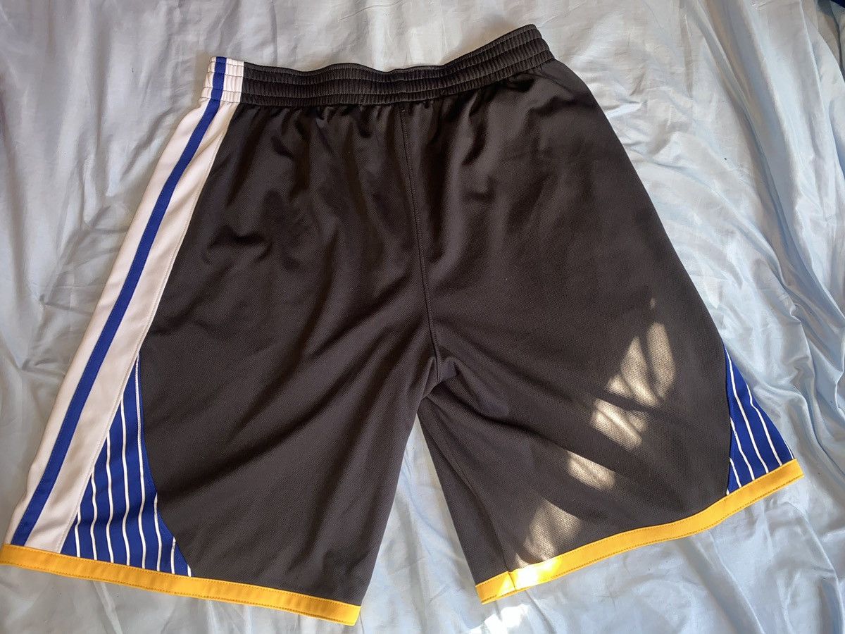 Adidas Men’s SIZE XL Adidas Black Golden State Warriors Shorts Size US 37 - 4 Thumbnail