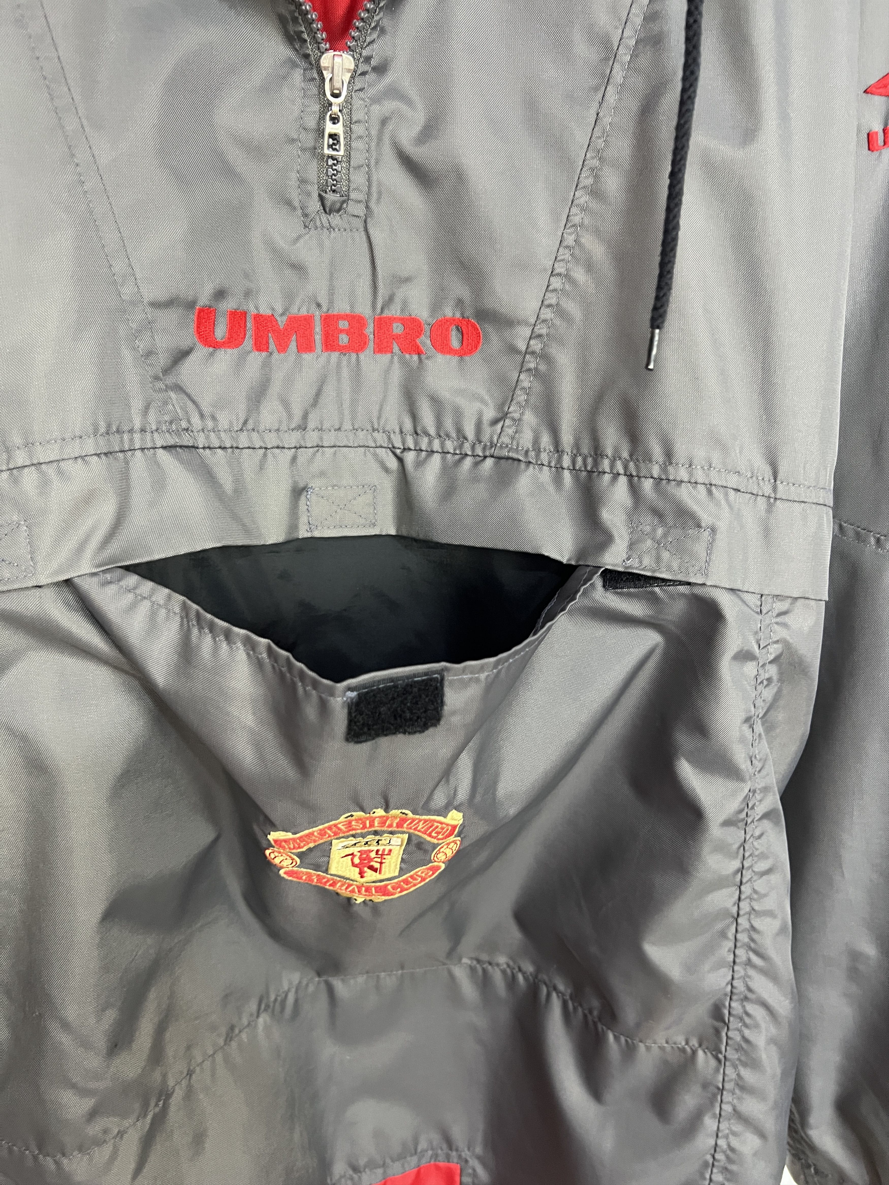 Umbro Manchester United Football Jacket Soccer Hooded Track Size US XL / EU 56 / 4 - 5 Thumbnail