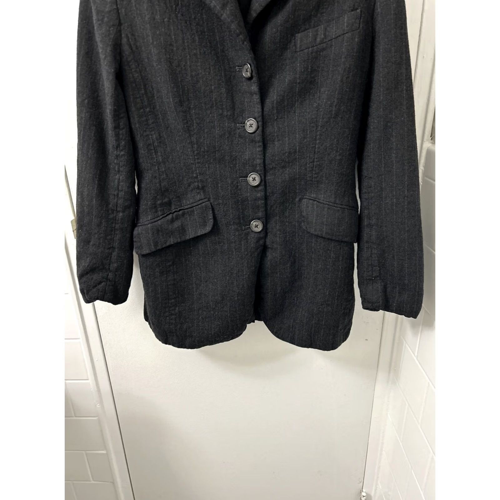Ralph Lauren VINTAGE Lauren Ralph Lauren Blazer Womens 8 Black Worsted Wool Pinstripe Single-Breasted Three-Button Sleeve Tailored Business Casual Winter Fall Size M / US 6-8 / IT 42-44 - 3 Thumbnail