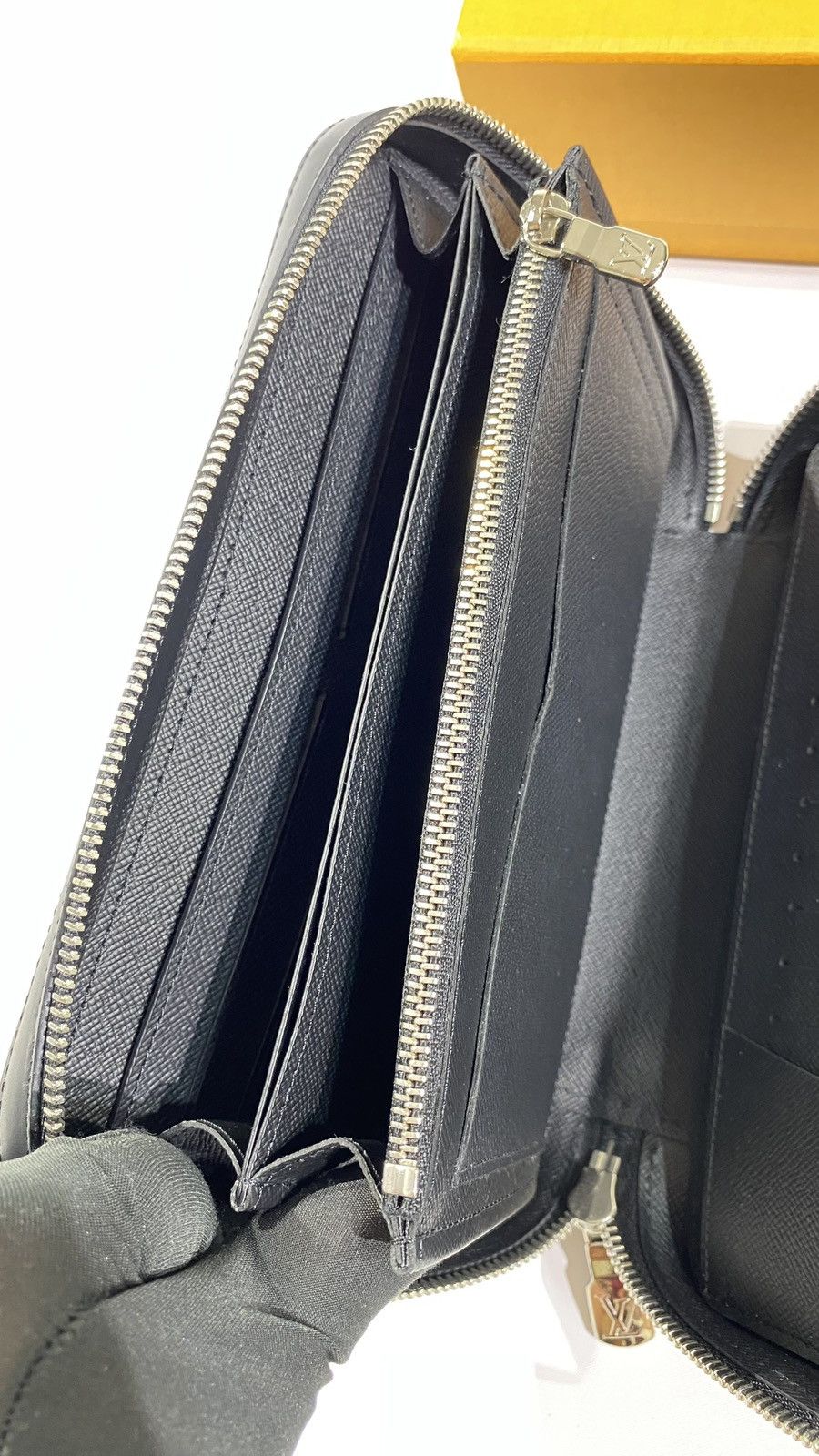 Louis Vuitton × Supreme Louis Vuitton X SUPREME 1 OF 1 Sample Unreleased Hand Clutch Size ONE SIZE - 17 Thumbnail