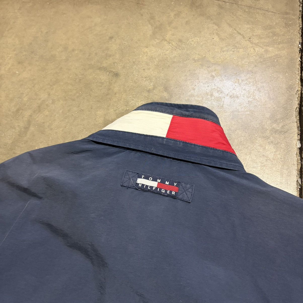 Tommy Hilfiger Vintage Tommy Hilfiger Jacket Lightweight Sailing Logo 90s Size US XL / EU 56 / 4 - 9 Thumbnail