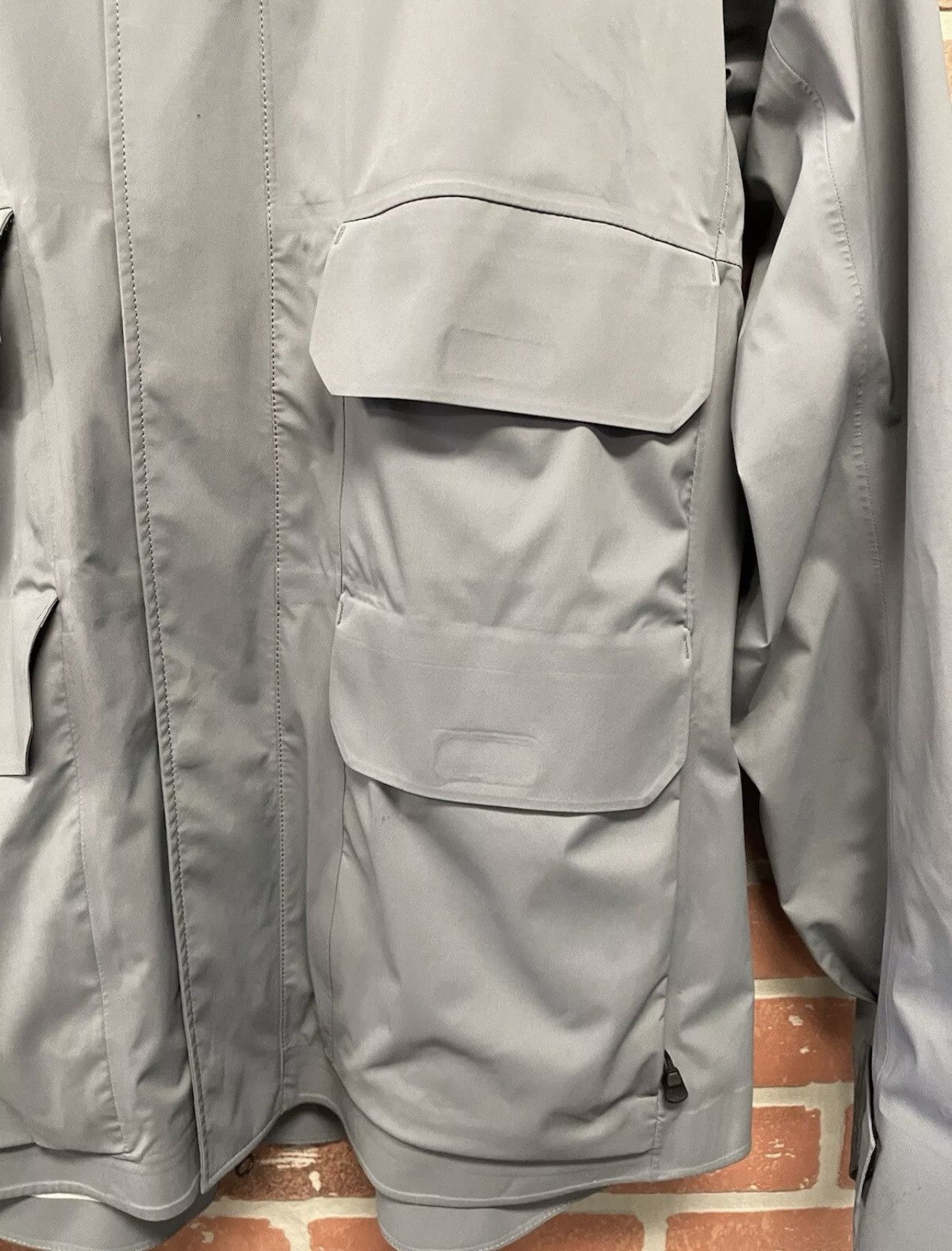 Canada Goose Size L - Canada Goose Reflective Mens Lightweight Jacket Size US L / EU 52-54 / 3 - 9 Thumbnail