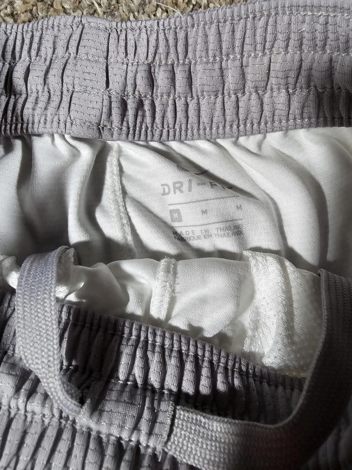 Nike Nike Dri-Fit White Gray Kids M Shorts Size US 26 / EU 42 - 3 Thumbnail