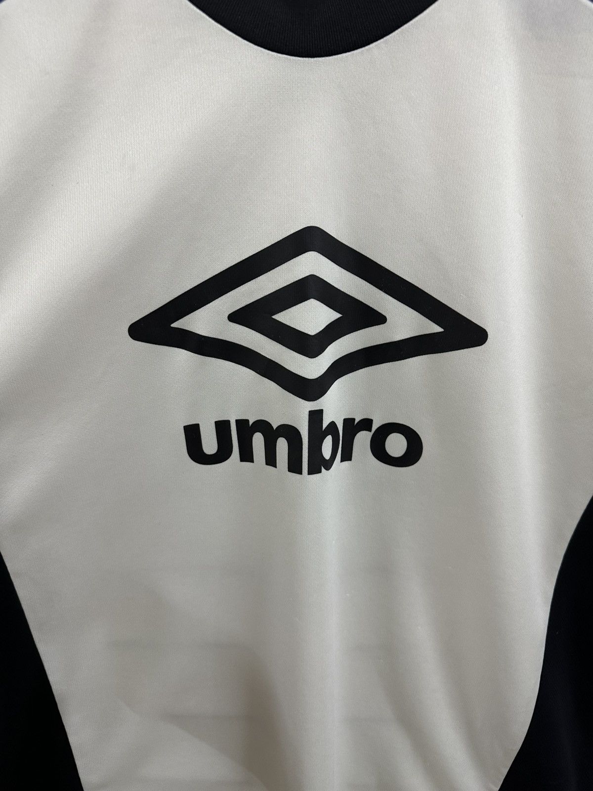Umbro Rare Umbro Inter Milan Colourway Jersey By Descente Size US M / EU 48-50 / 2 - 5 Thumbnail